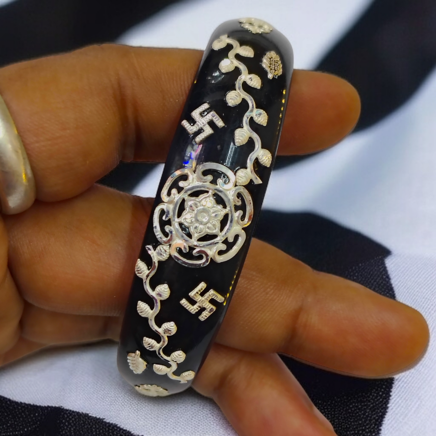 (SSP) (SIZE- 26) BLACK PASTING DESIGN 925 ORIGINAL SILVER POLA BANGLES FOR WOMEN 1 PC - SOLD AS MRP BY RAJLAXMI.