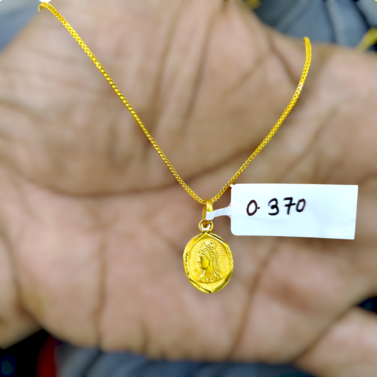 TRJ WGT: 0.370 GM APPROX KDM GOLD LOCKET 1 PIECE (50 TONCH) WITH ADJUSTABLE TASSEL.