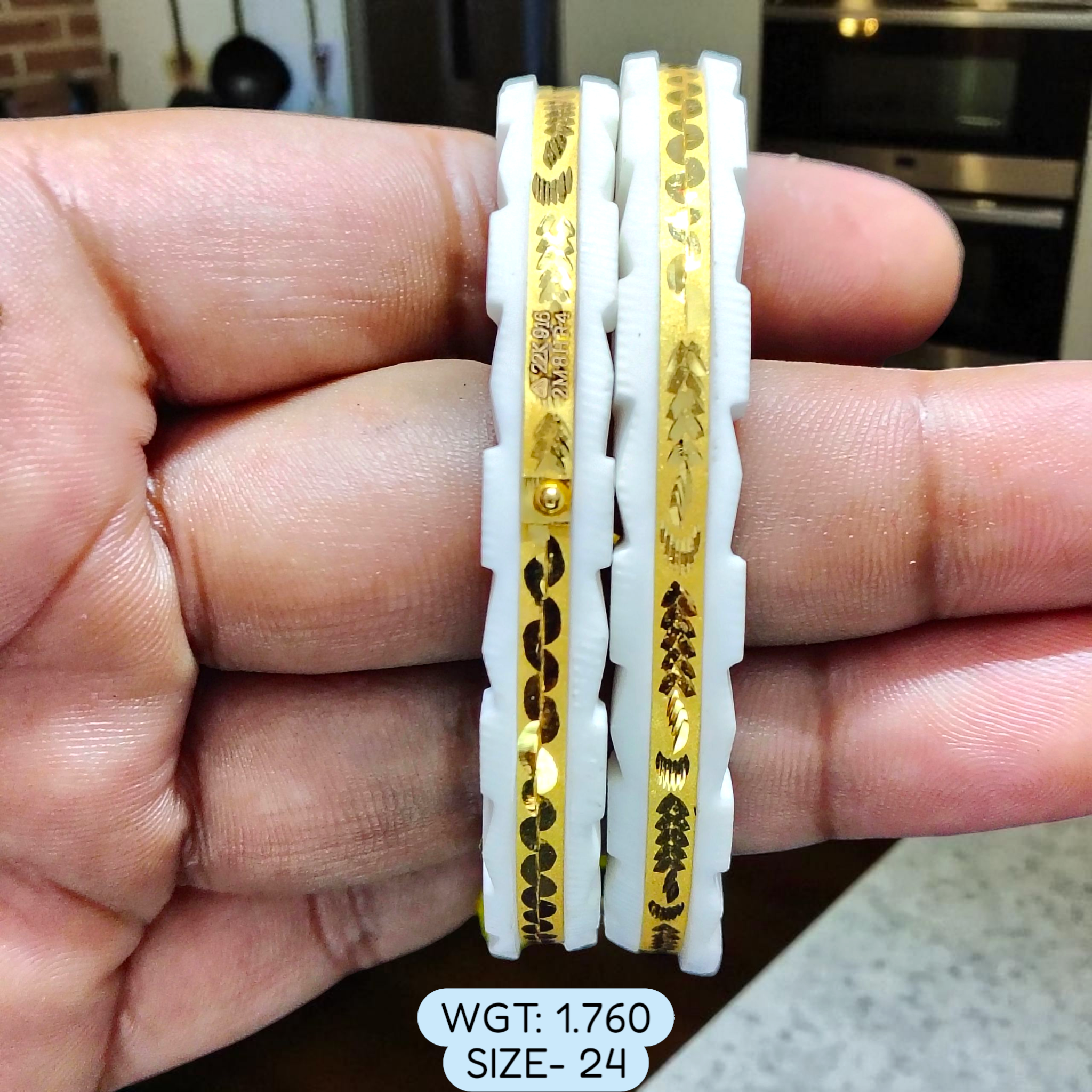 (GSB22) TRJ (SIZE: 24) WGT: 1.760 GM APPROX HUID HALLMARK 22KT GOLD SAKHA BADHANO BANGLES 1 PAIR DESIGN FOR REGULAR USE.