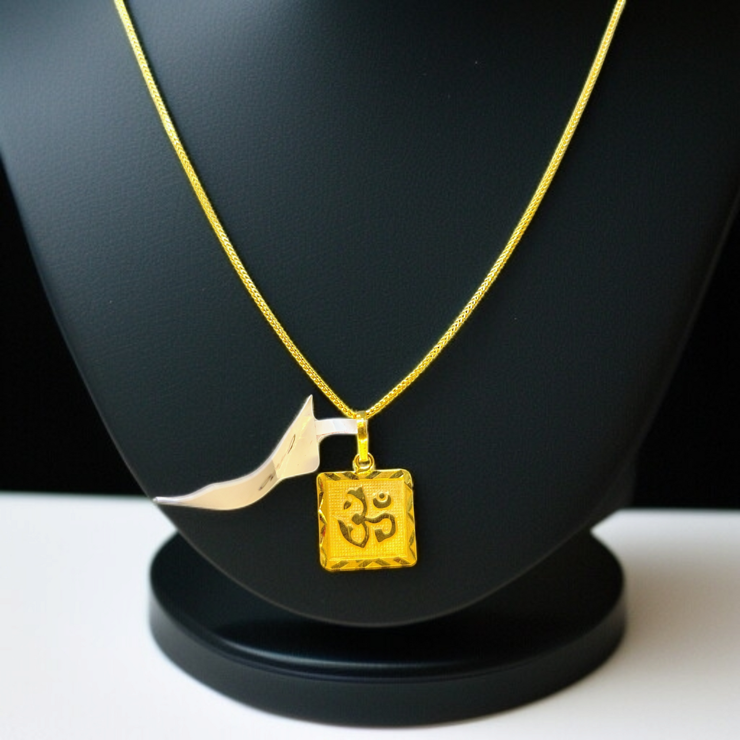 TRJ WGT: 0.400 GM APPROX KDM GOLD LOCKET 1 PIECE (50 TONCH) WITH ADJUSTABLE TASSEL.