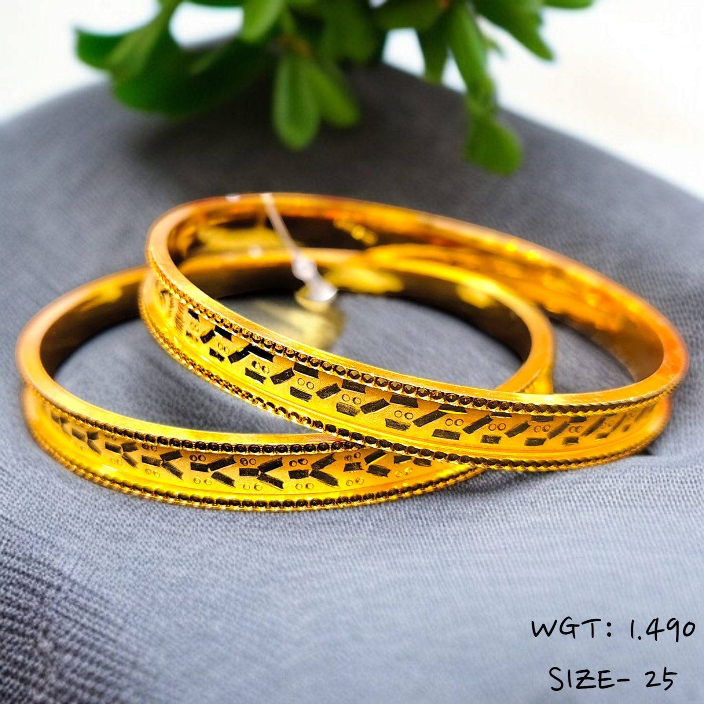TRJ WGT: 1.490 GM APPROX (SIZE-25) 22KT HUID HALLMARK GOLD CHILA SOCKET CHURI 1 PAIR.l