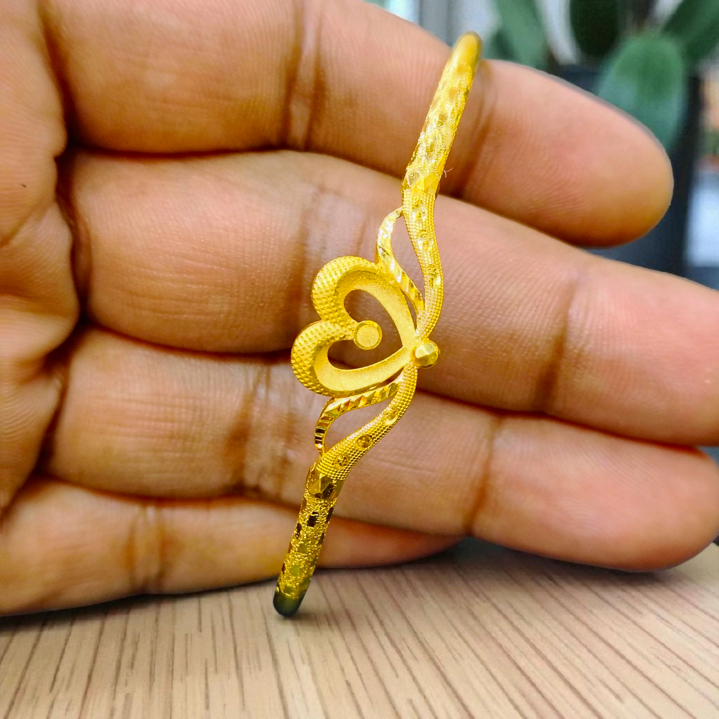 TRJ (SIZE:24) WGT: 3.500 APPROX DUPLEX LOVE DESIGN HALLMARK 916 22KT GOLD COVER BRACELET 1 PIECE FOR WOMEN - (BILL MANDATORY -EXCHANGE FOR LIFETIME IN STORE ONLY).