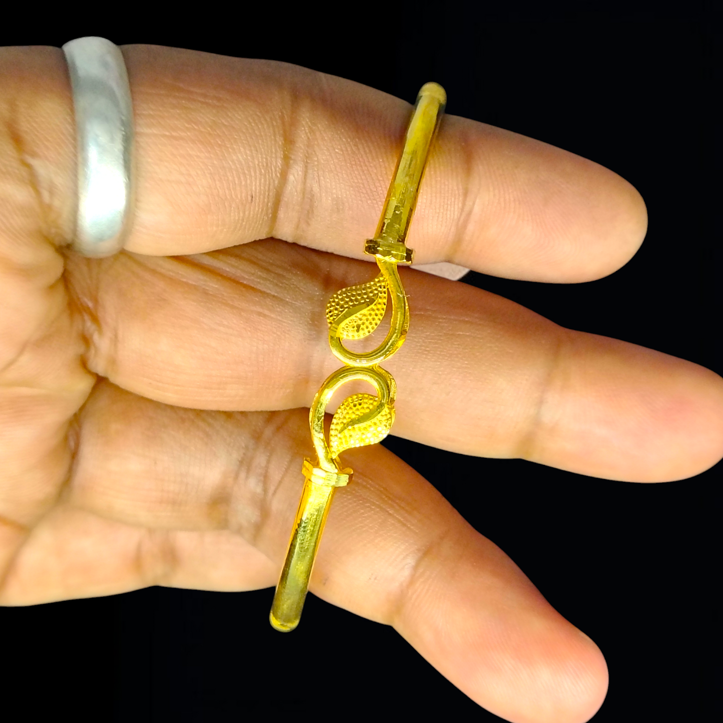 TRJ (SIZE:26) WGT: 3.400 APPROX DUPLEX DUAL LEAF DESIGN HALLMARK 916 22KT GOLD COVER BRACELET 1 PIECE FOR WOMEN - (BILL MANDATORY -EXCHANGE FOR LIFETIME IN STORE ONLY).