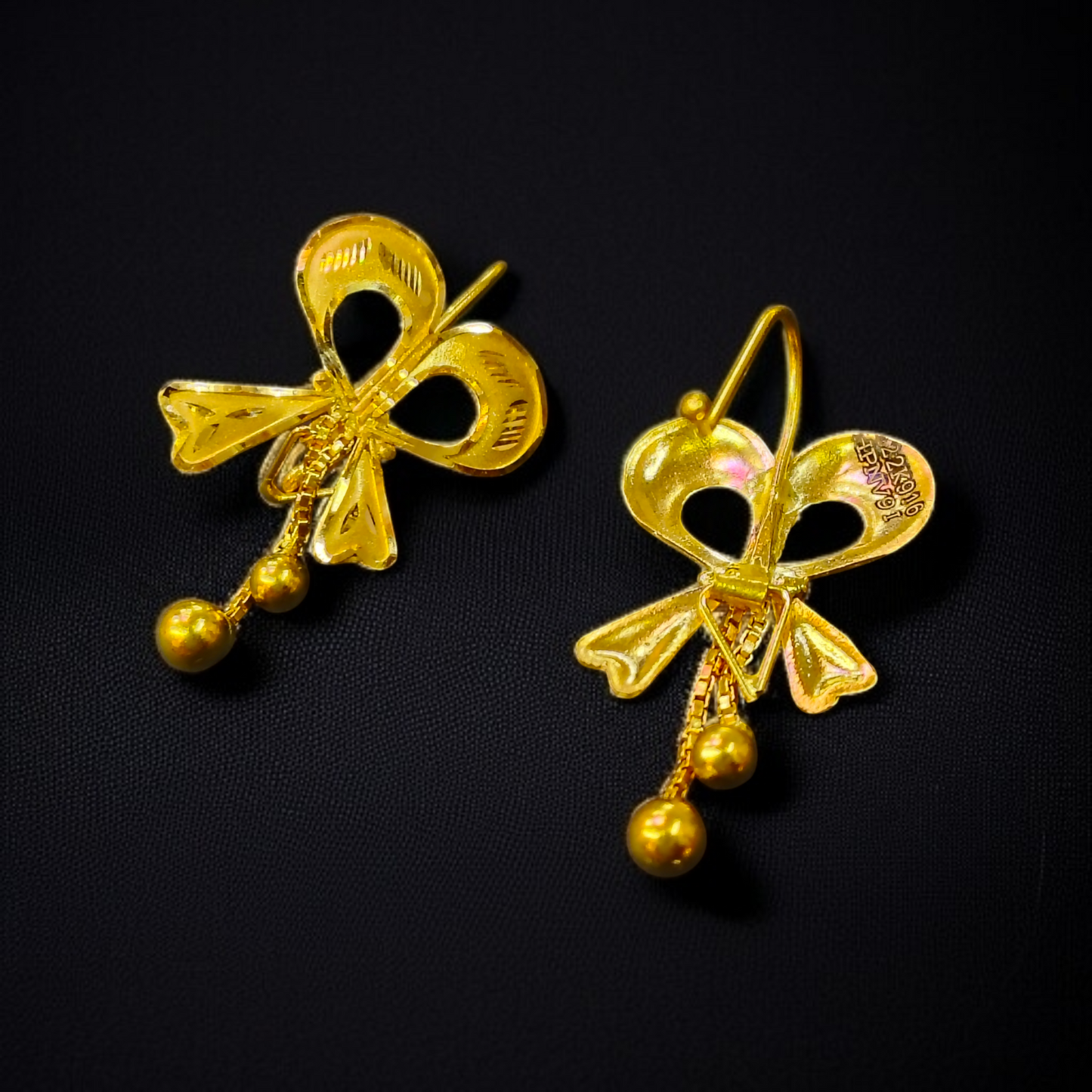 RAJLAXMI D- 86VHBG/BLA5P6 WGT: 1.590 GM APPROX HUID HALLMARK 916 22KT GOLD EAR TOPS STUD 1 PAIR FOR REGULAR USE.
