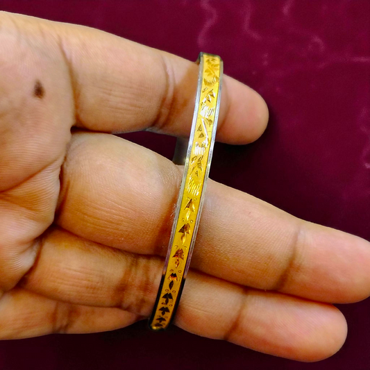 TRJ (SIZE: 26) WGT: 0.750 GM APPROX 22KT HUID HALLMARK GOLD NOA BANGLES (LAZER CHILA) 1 PIECE.