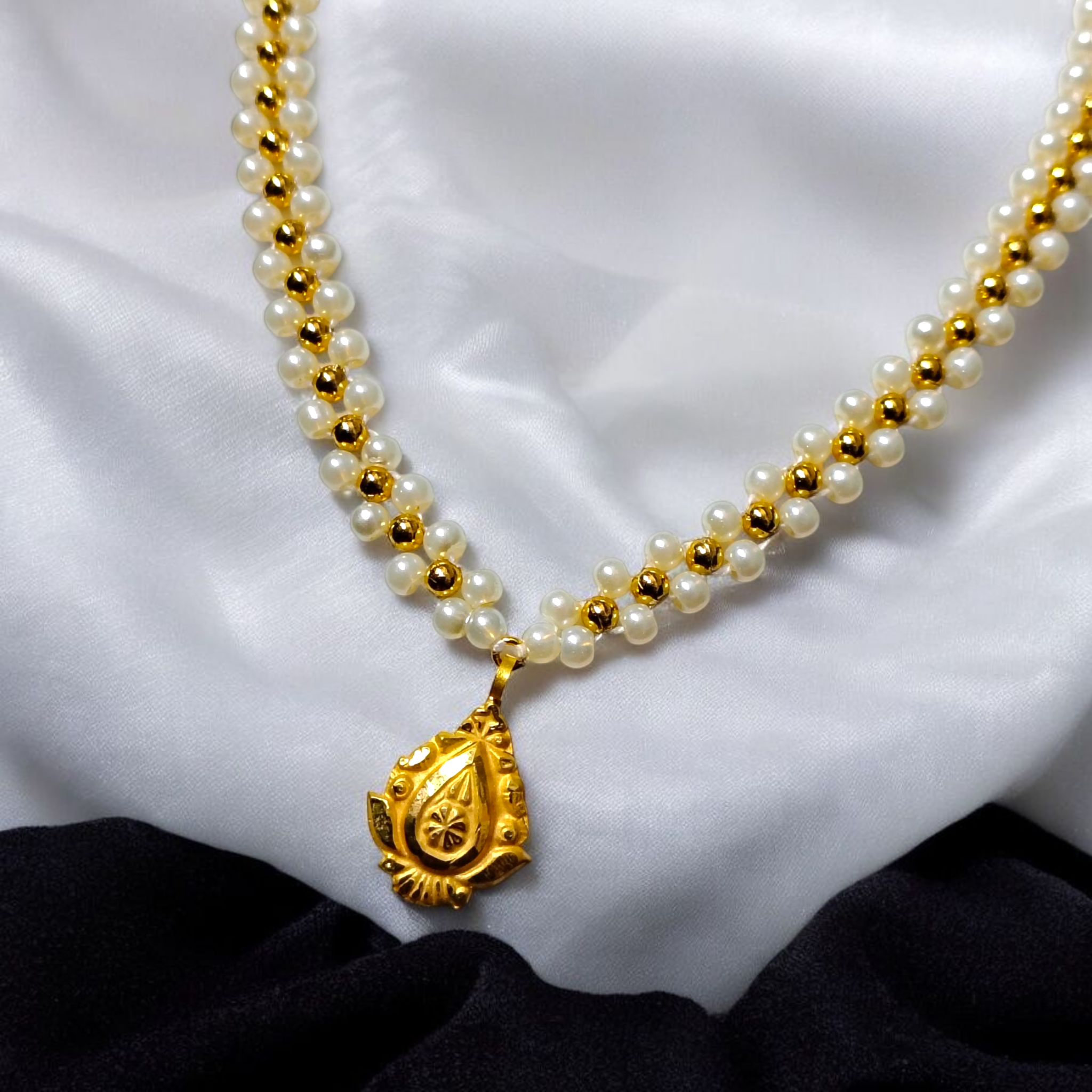 (GML) FLORAL LOCKET WGT: 0.200 GM APPROX BIS CERTIFIED HUID HALLMARK 9KT GOLD MINI LOCKET 1 PIECE FOR WOMEN (WITH ADJUSTABLE TASSEL).