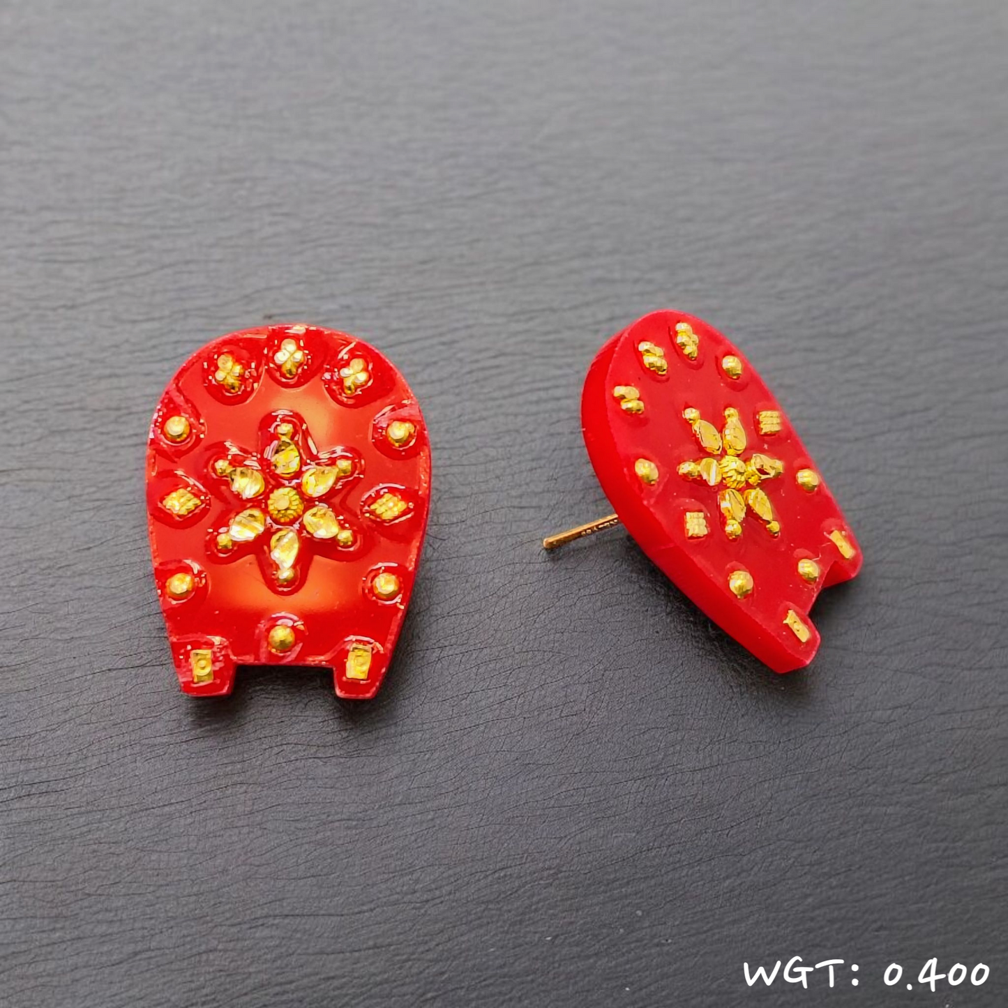TRJ WGT: 0.400 GM APPROX HUID HALLMARK 22KT GOLD POLA TOPS 1 PAIR FOR WOMEN.
