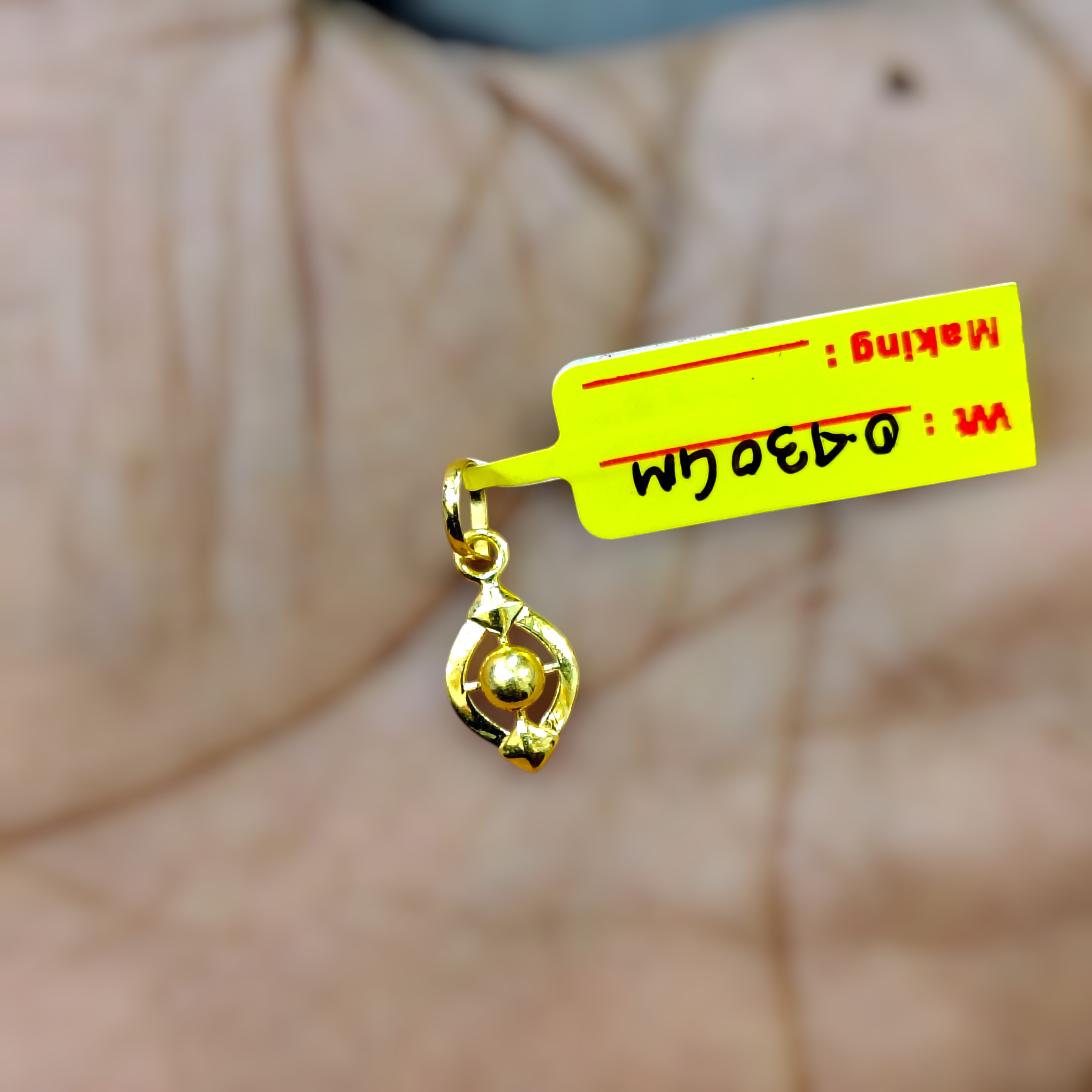 (GLC9) TRJ WGT: 0.430 GM APPROX BIS CERTIFIED HUID HALLMARK 9KT GOLD LOCKET FOR WOMEN 1 PIECE  FOR REGULAR USE CHAIN NOT INCLUDED.