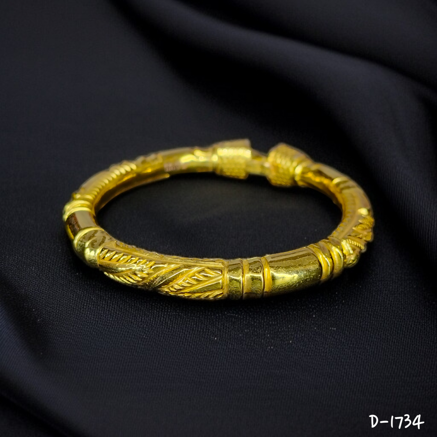 TRJ (SIZE: 26) HALLMARK 22KT GOLD COVERING BALA 1 PIECE APPROX WGT: 3.600 GM WITH XRF BARCODE PURITY CARD FOR WOMEN - (BILL & CARD MANDATORY- FOR EXCHANGE LIFETIME IN STORE ONLY).