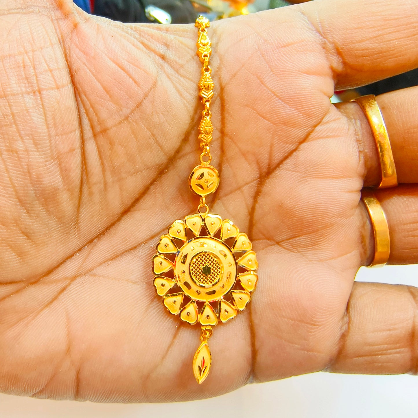 BIS CERTIFIED WGT: 2.640 GM APPROX HUID HALLMARK 916 22KT GOLD TICKLY (MANGTIKA) 1 PIECE FOR MARRIAGE.