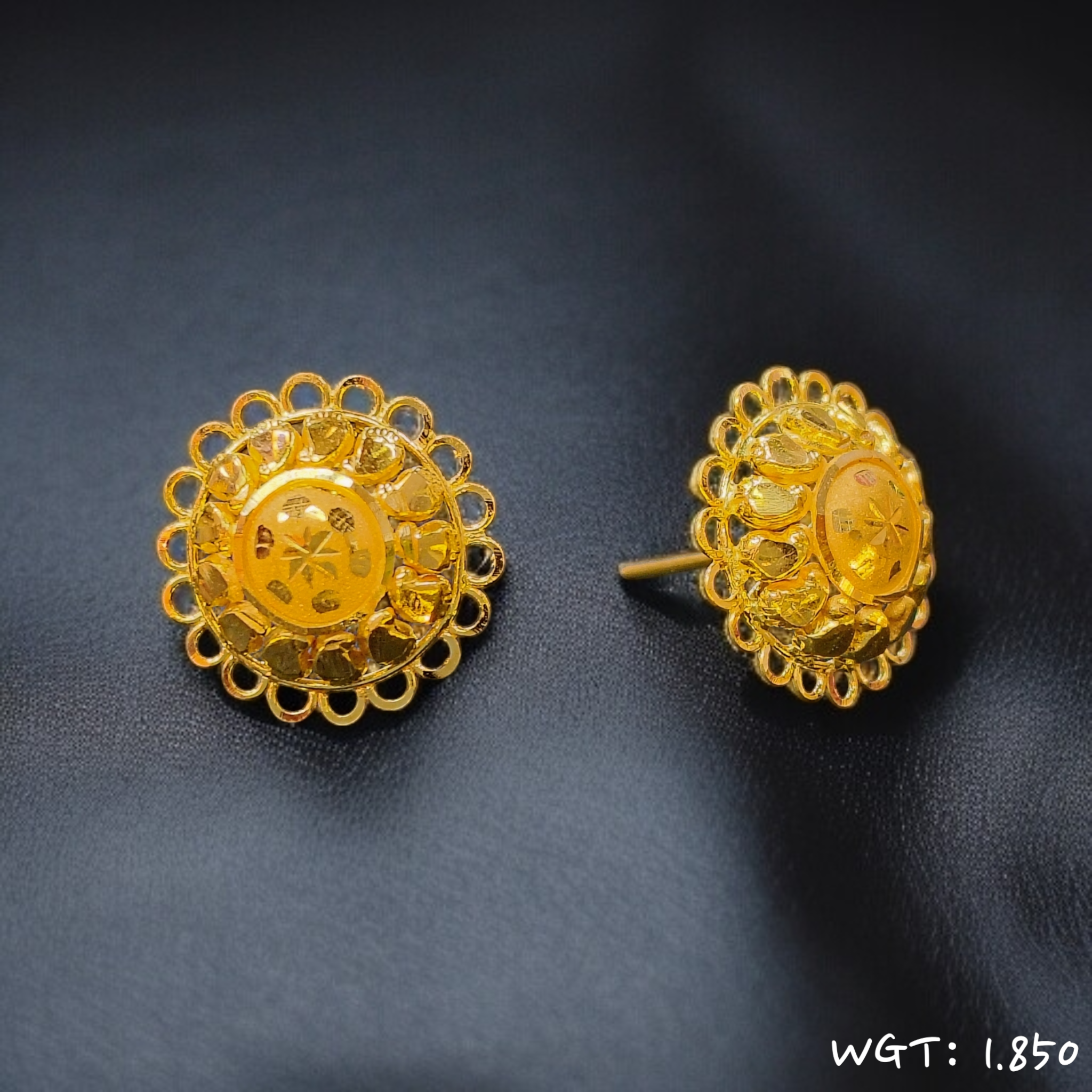 (GSE22) RAJLAXMI WGT: 1.850 GM APPROX HUID HALLMARK 916 22KT GOLD EAR TOPS STUD 1 PAIR FOR REGULAR USE.