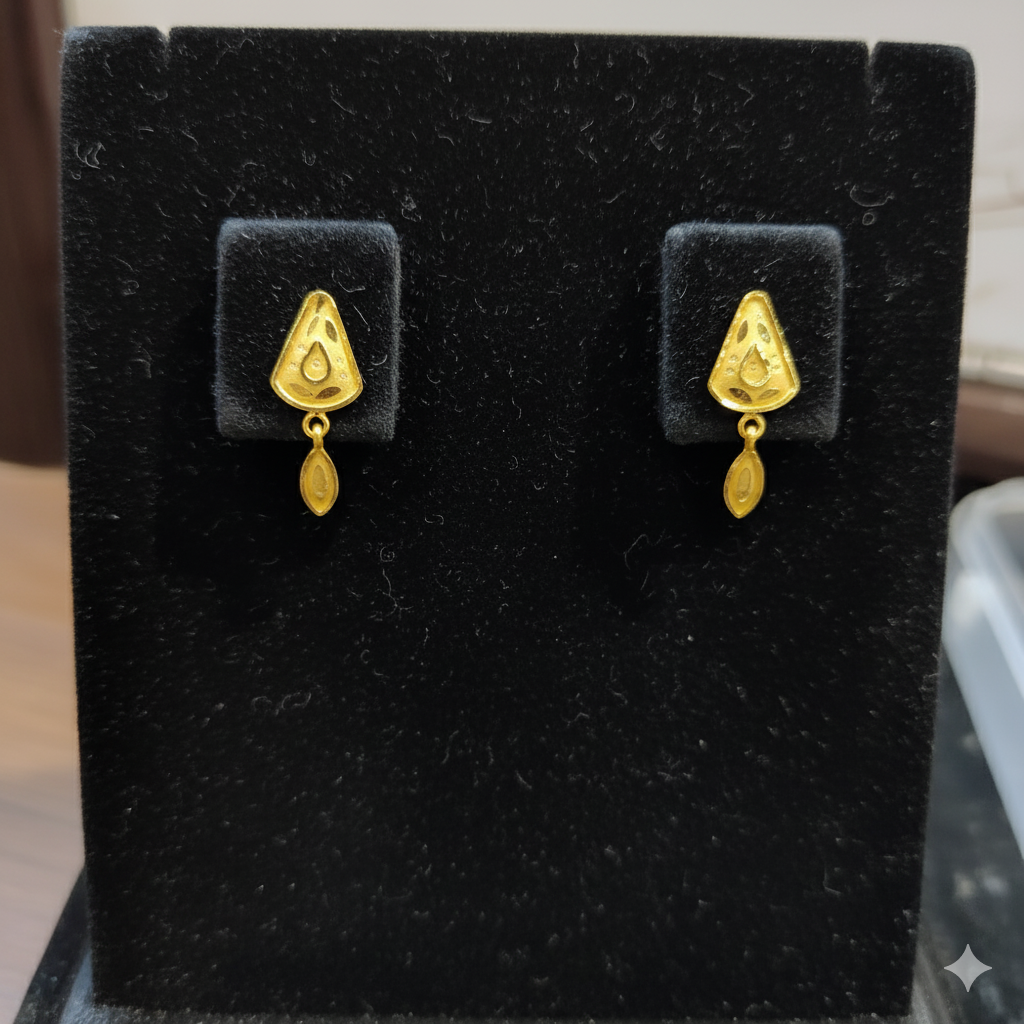 (GSE22) BIS CERTIFIED WGT: 0.650 GM APPROX HUID HALLMARK 916 22KT GOLD TOPS 1 PAIR FOR WOMEN.