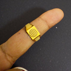 GENTS RING (GGFR9) TRJ (SIZE:20) WGT: 1.360 GM APPROX BIS CERTIFIED HUID HALLMARK 9KT GOLD FINGER RING FOR MEN 1 PIECE FOR REGULAR USE.(HYQWCR)