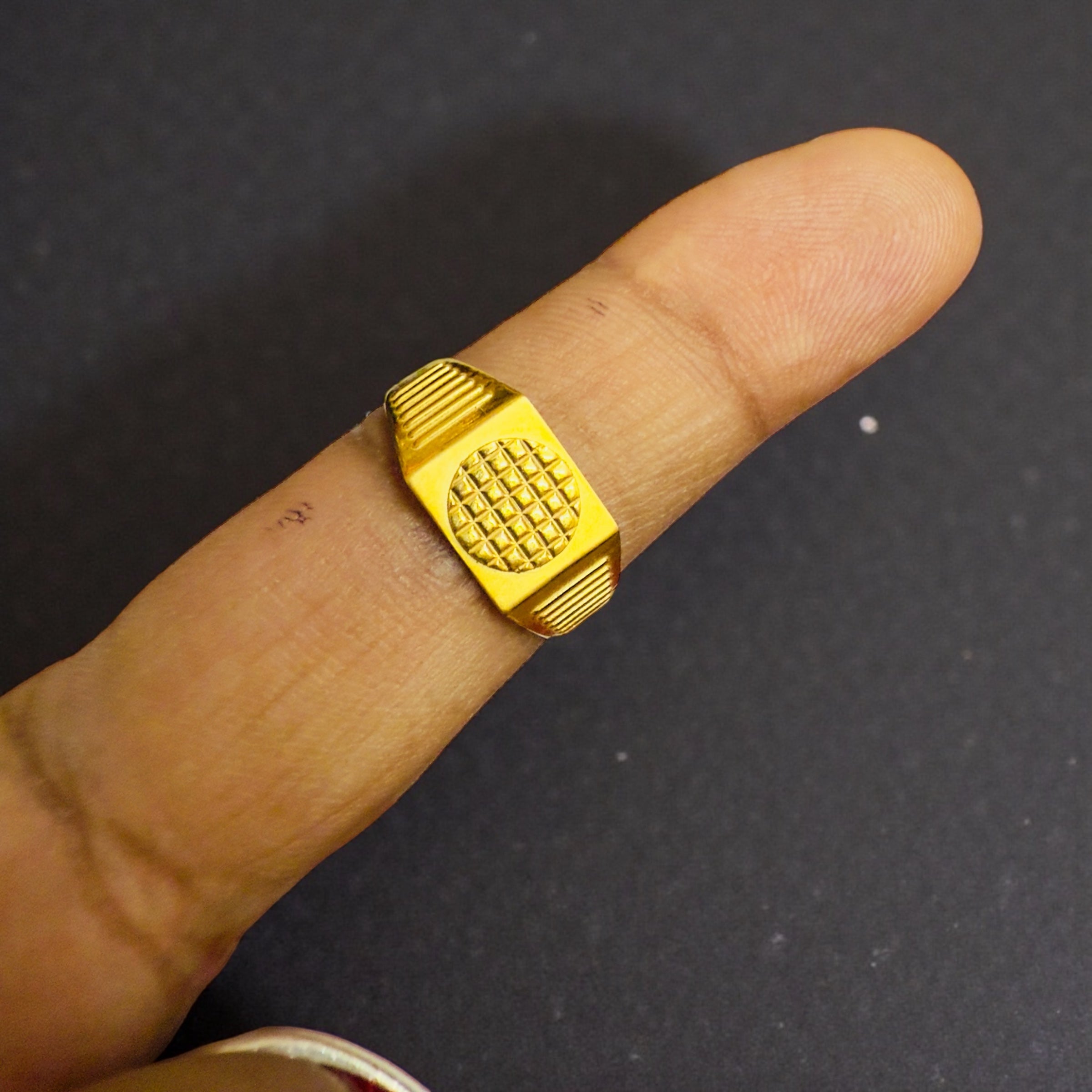 GENTS FINGER RING (GGFR9) TRJ (SIZE:20) WGT: 1.360 GM APPROX BIS CERTIFIED HUID HALLMARK 9KT GOLD FINGER RING FOR MEN 1 PIECE FOR REGULAR USE.