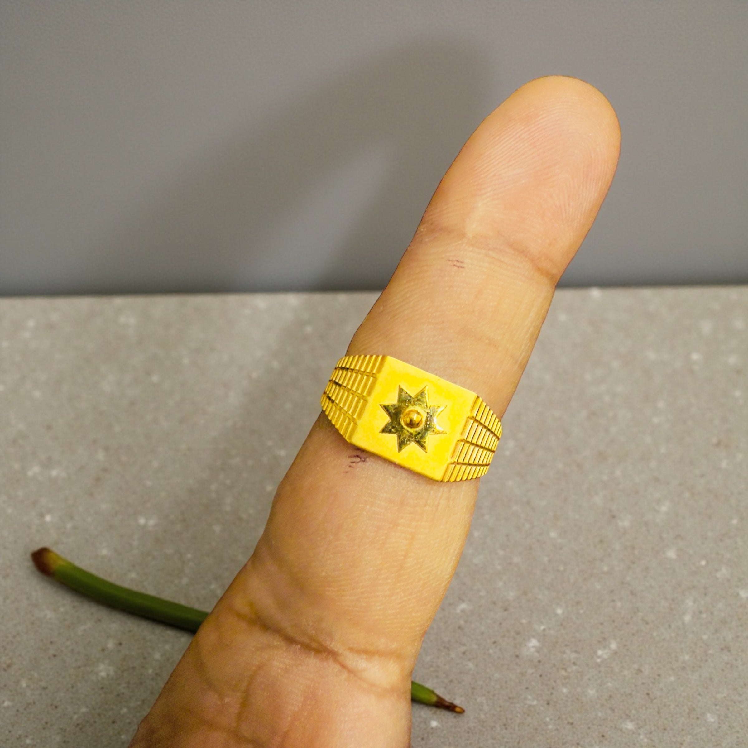 GENTS FINGER RING (GGFR9) TRJ (SIZE:19) WGT: 1.600 GM APPROX BIS CERTIFIED HUID HALLMARK 9KT GOLD FINGER RING FOR MEN 1 PIECE FOR REGULAR USE.