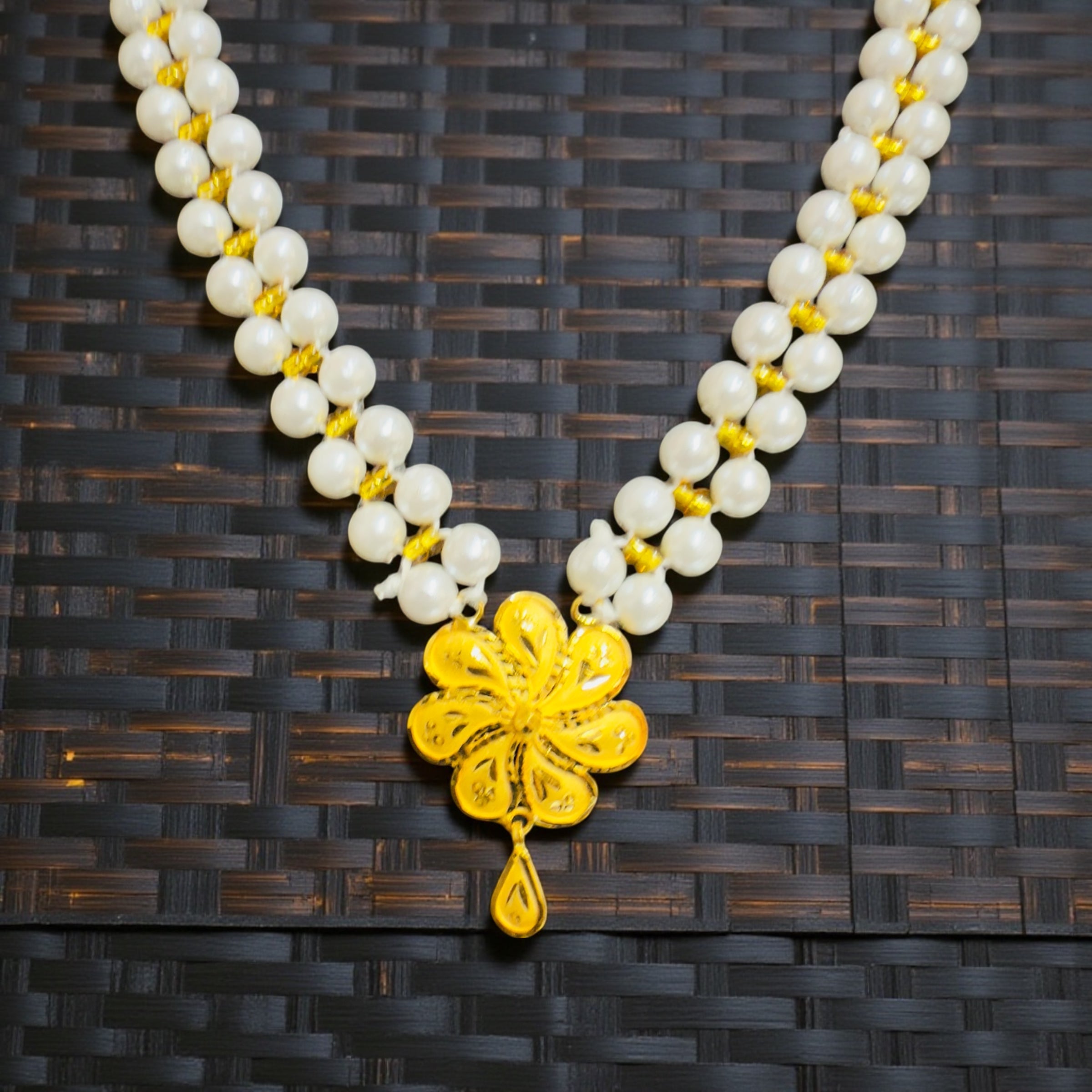 GOLD PENDANT (GMP22) WGT: 0.710 GM APPROX CERTIFIED BIS HUID HALLMARK 916 22KT GOLD MOTI PENDANT 1 PIECE FOR WOMEN.