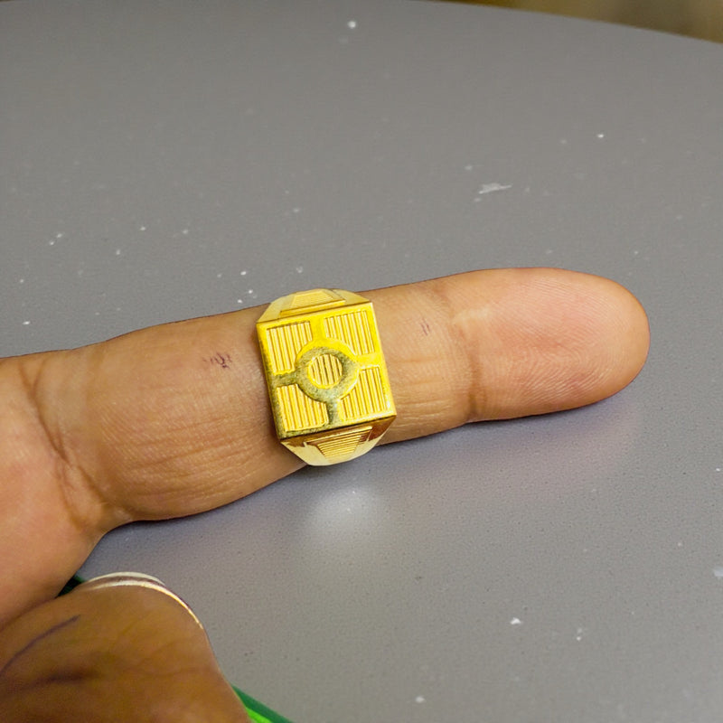 GENTS FINGER RING (GGFR9) TRJ (SIZE:21) WGT: 2.300 GM APPROX BIS CERTIFIED HUID HALLMARK 9KT GOLD FINGER RING FOR MEN 1 PIECE FOR REGULAR USE.