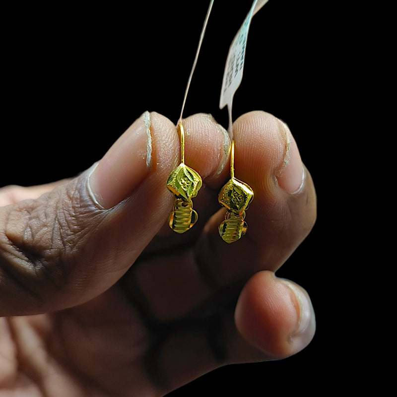 GOLD TOPS- (I8XYJC)-(Q6NPA3) (WGT: 0.420 GM APPROX) BIS CERTIFIED HUID HALLMARK 375 9KT GOLD TOPS 1 PAIR BEST FOR MARRIAGE GIFT.