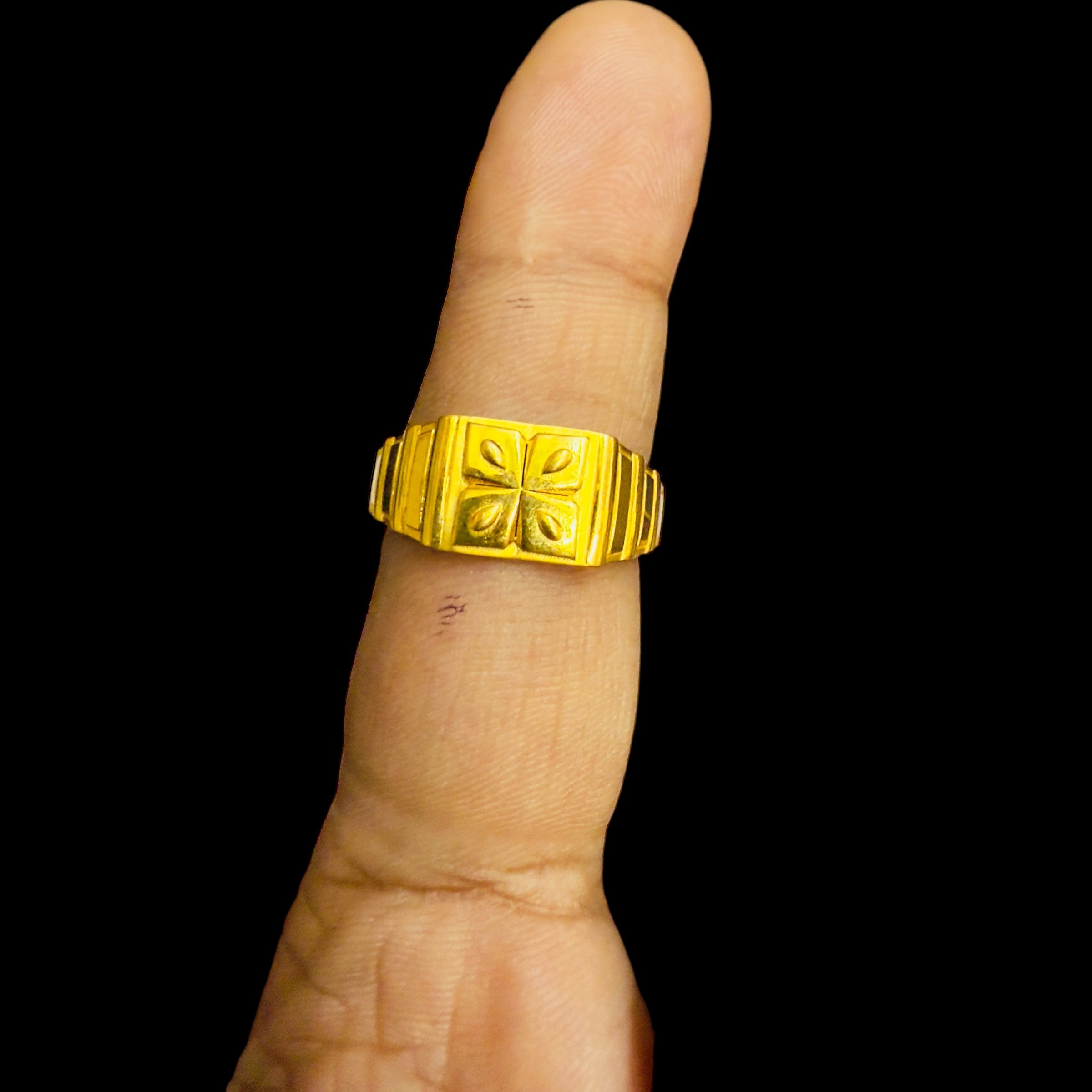 GENTS FINGER RING (GGFR9) TRJ (SIZE:21) WGT: 1.620 GM APPROX BIS CERTIFIED HUID HALLMARK 9KT GOLD FINGER RING FOR MEN 1 PIECE FOR REGULAR USE.