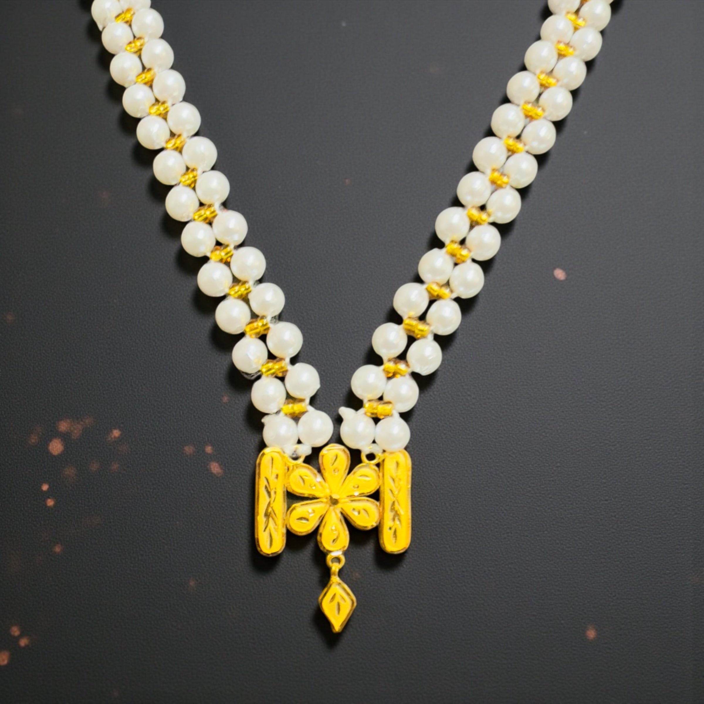 GOLD PENDANT (GMP22) WGT: 0.720 GM APPROX CERTIFIED BIS HUID HALLMARK 916 22KT GOLD MOTI PENDANT 1 PIECE FOR WOMEN.