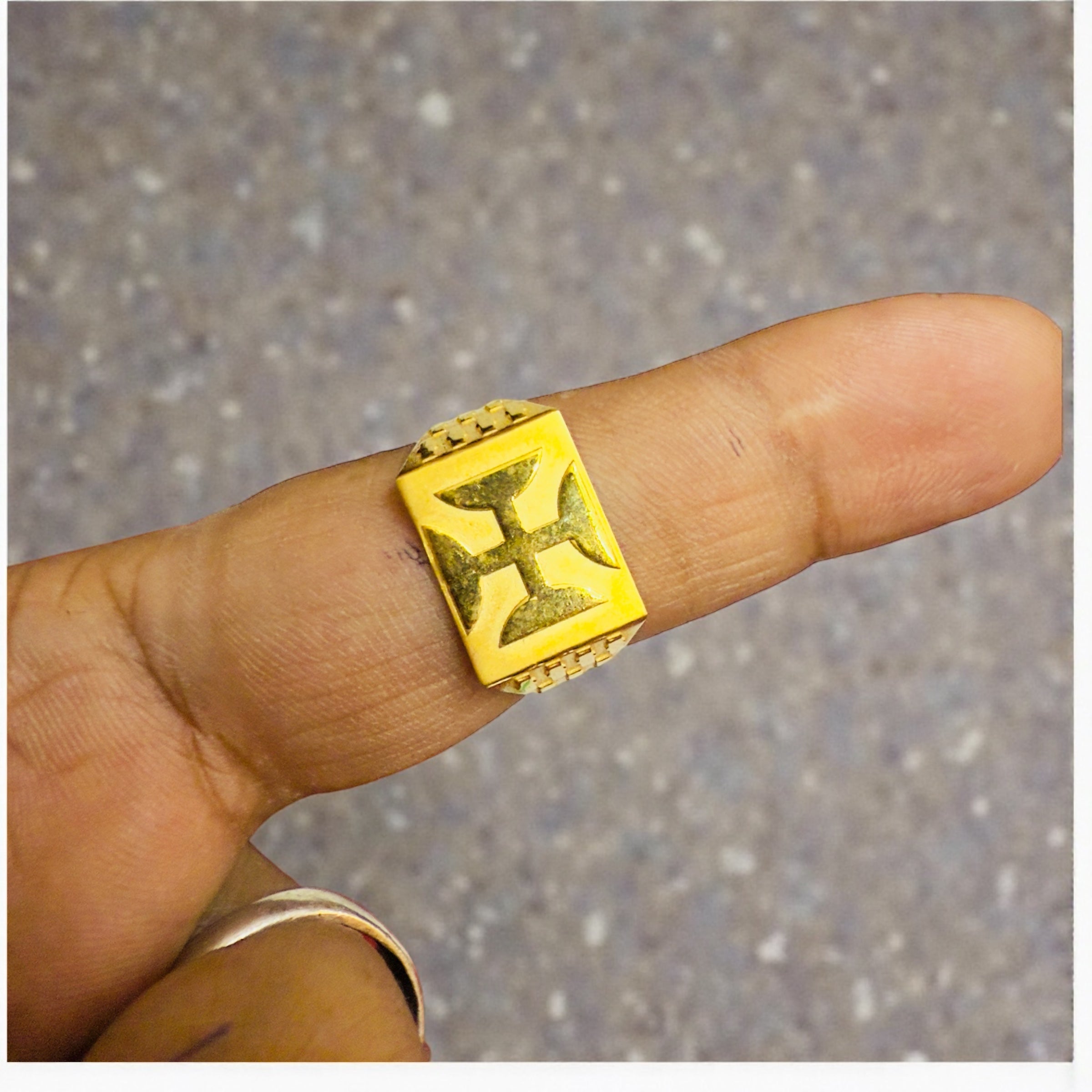 GENTS FINGER RING (GGFR9) TRJ (SIZE:22) WGT: 2.320 GM APPROX BIS CERTIFIED HUID HALLMARK 9KT GOLD FINGER RING FOR MEN 1 PIECE FOR REGULAR USE.