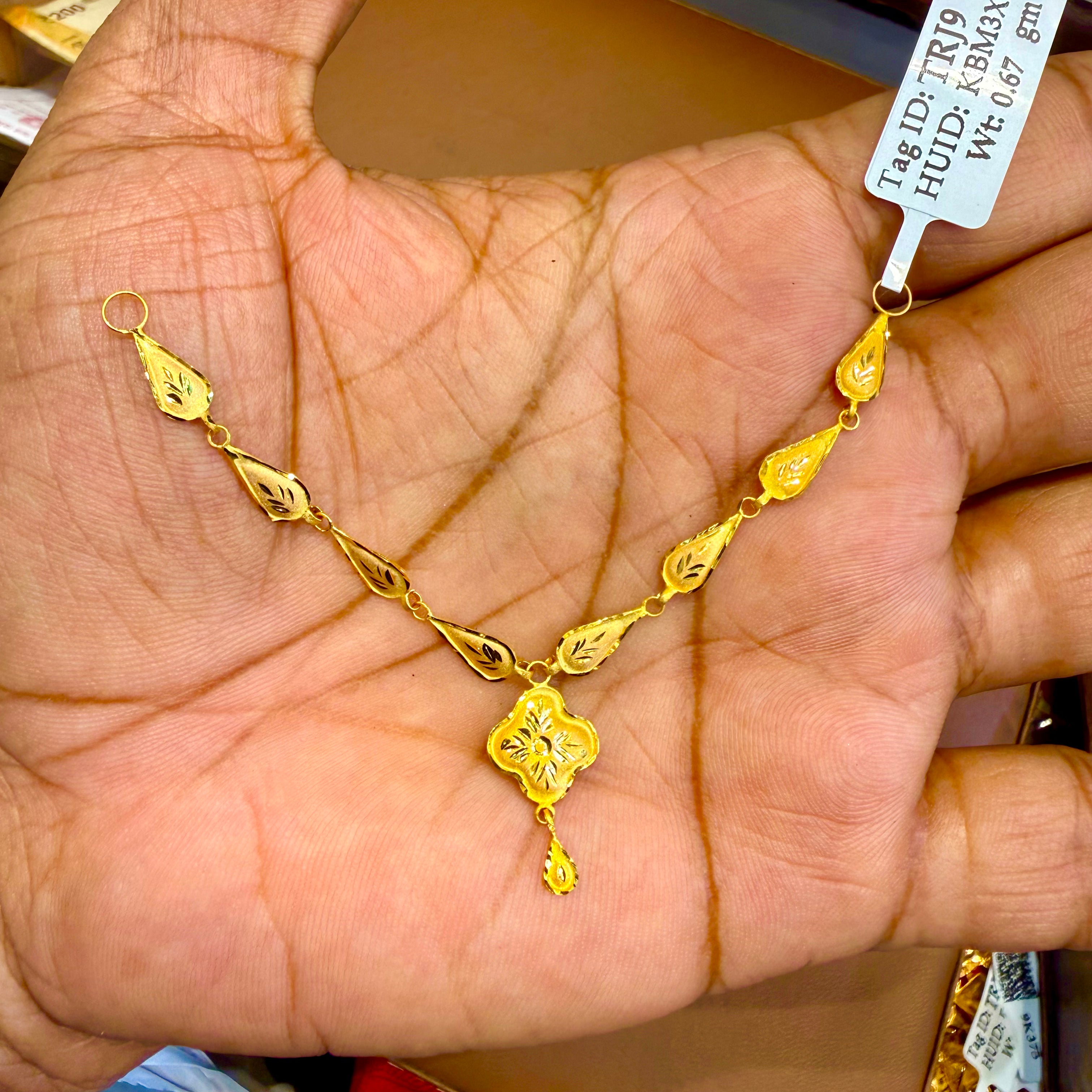 GOLD CHOKER NECKLACE-(WGT: 0.670 GM APPROX) BIS CERTIFIED HUID HALLMARK 375 9KT GOLD NECKLACE (SMALL SIZE) 1 PIECE FOR WOMEN.