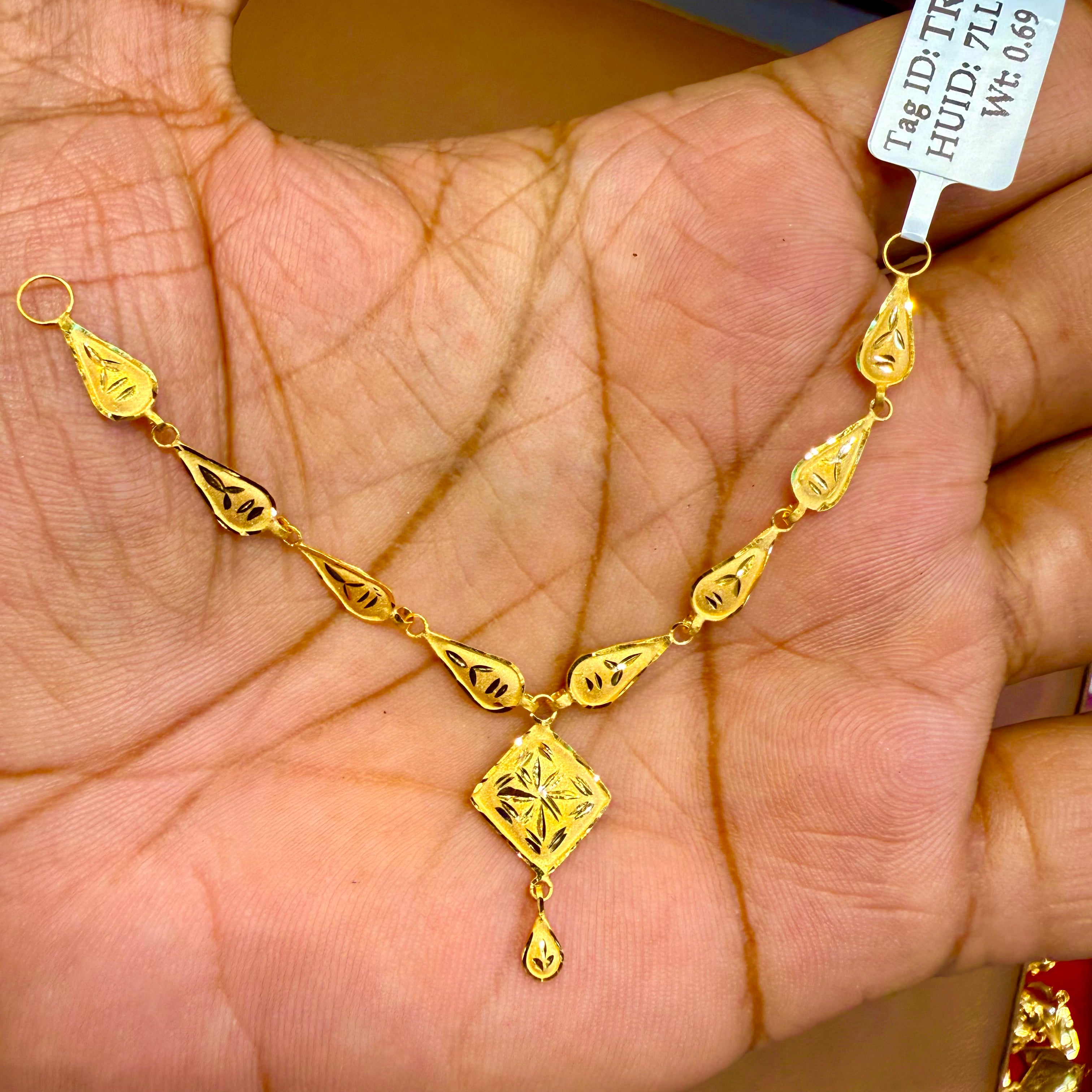 GOLD CHOKER NECKLACE-(WGT: 0.690 GM APPROX) BIS CERTIFIED HUID HALLMARK 375 9KT GOLD NECKLACE (SMALL SIZE) 1 PIECE FOR WOMEN.