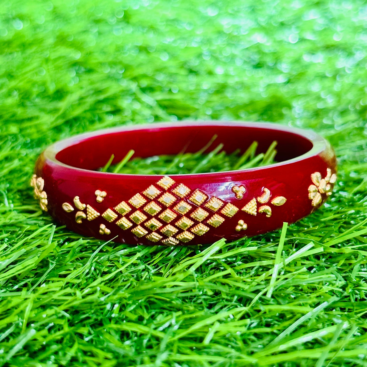 RAJLAXMI (MTO) MORPHY DESIGN RED COLOUR KDM GOLD BRACELET POLA 1 PIECE FOR MARRIED WOMEN (REGULAR USE) APPROX WGT: 0.400 GM SOLD ON MRP BY MAHALAXMI.