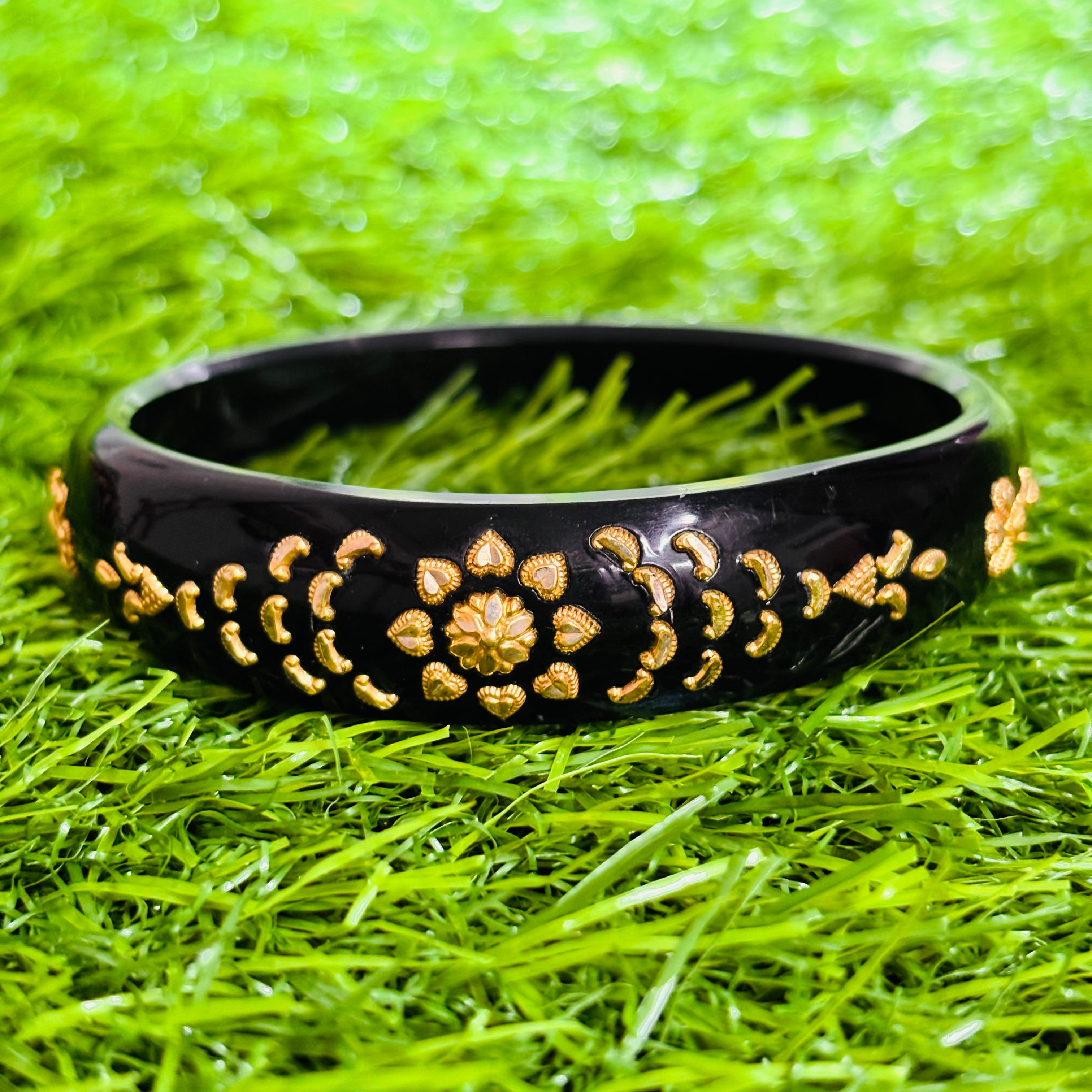 RAJLAXMI (MTO) CARROL DESIGN BLACK COLOUR KDM GOLD BRACELET POLA 1 PIECE FOR MARRIED WOMEN (REGULAR USE) APPROX WGT: 0.500 GM SOLD ON MRP BY MAHALAXMI.