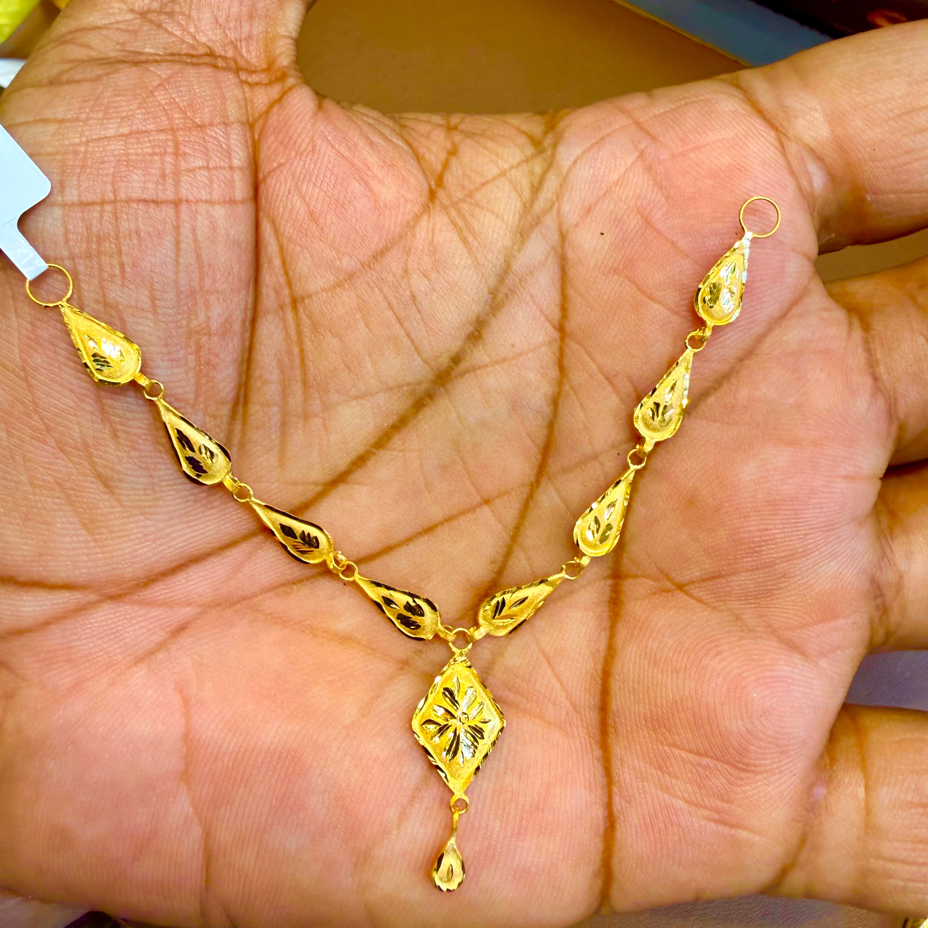 GOLD CHOKER NECKLACE-(WGT: 0.680 GM APPROX) BIS CERTIFIED HUID HALLMARK 375 9KT GOLD NECKLACE (SMALL SIZE) 1 PIECE FOR WOMEN.
