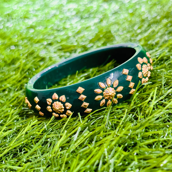 RAJLAXMI (MTO) ELEGANCE DESIGN GREEN COLOUR (50 TONCH) KDM GOLD BRACELET POLA 1 PIECE FOR MARRIED WOMEN (REGULAR USE) APPROX WGT: 0.400 GM SOLD ON MRP BY MAHALAXMI.