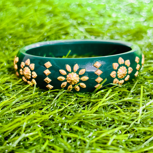 RAJLAXMI (MTO) ELEGANCE DESIGN GREEN COLOUR (50 TONCH) KDM GOLD BRACELET POLA 1 PIECE FOR MARRIED WOMEN (REGULAR USE) APPROX WGT: 0.400 GM SOLD ON MRP BY MAHALAXMI.
