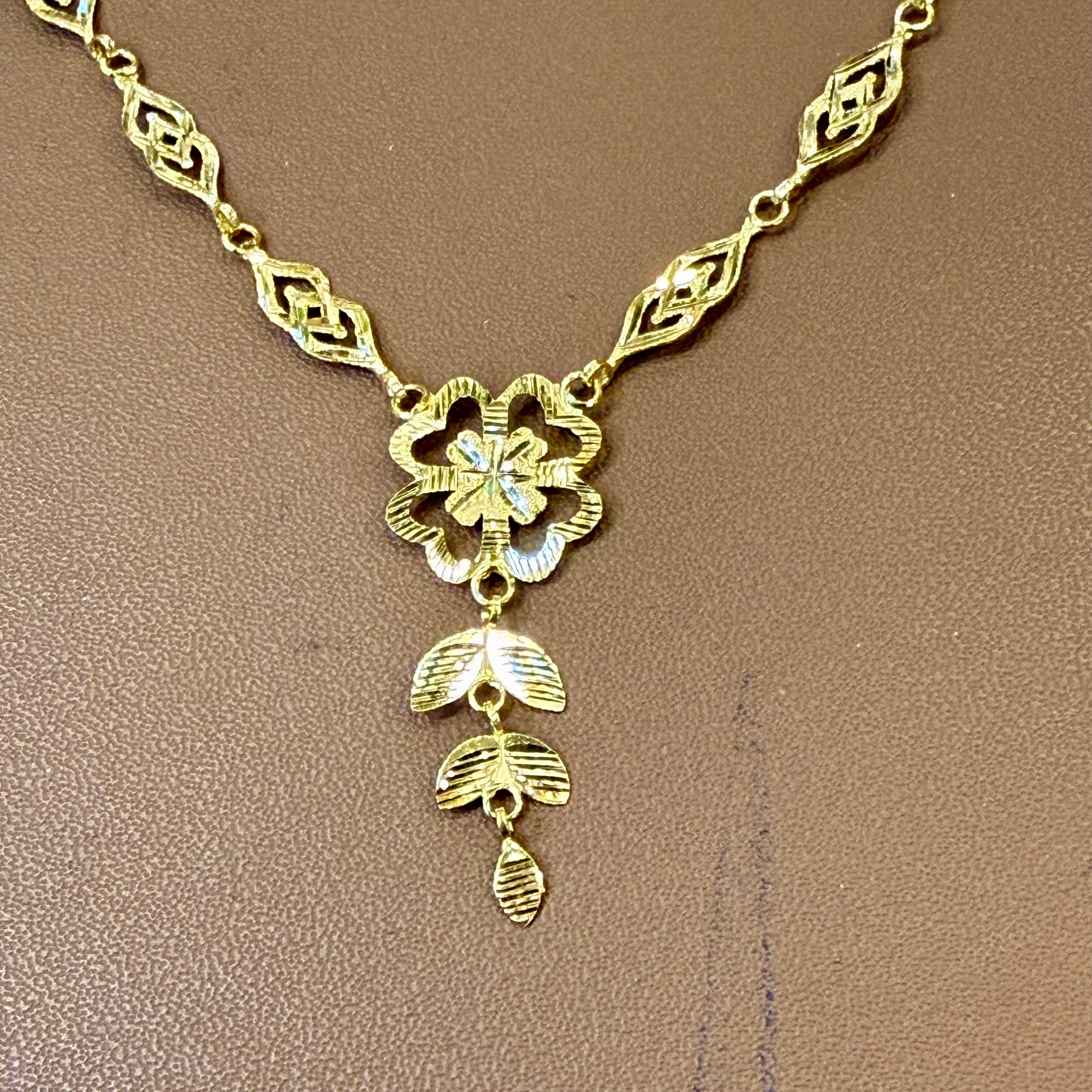 GCN -(WGT: 2.070 GM APPROX) BIS CERTIFIED HUID HALLMARK 375 9KT GOLD NECKLACE 1 PIECE FOR WOMEN.