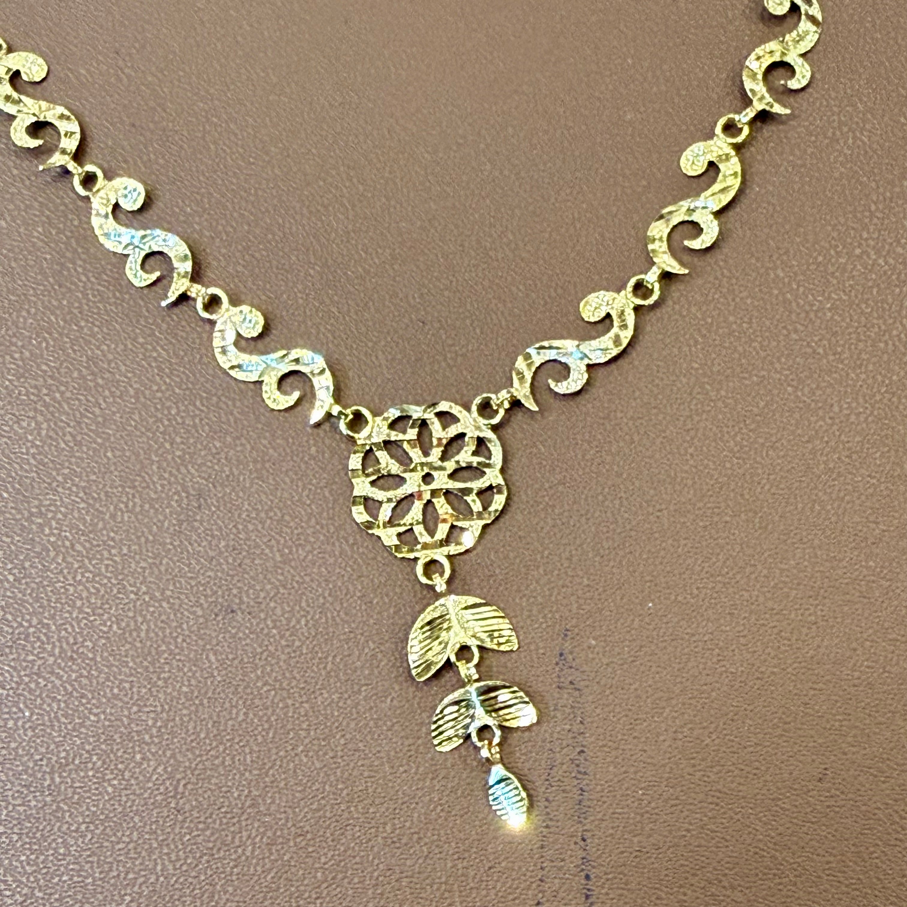 GCN -(WGT: 2.080 GM APPROX) BIS CERTIFIED HUID HALLMARK 375 9KT GOLD NECKLACE 1 PIECE FOR WOMEN.