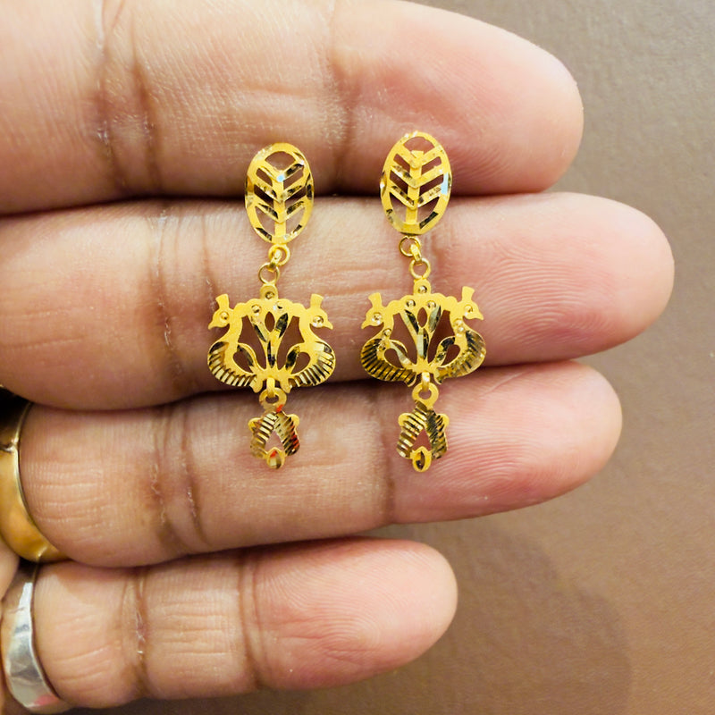 GOLD EARRINGS- WGT: 0.890 GM APPROX BIS CERTIFIED HUID HALLMARK 916 22KT GOLD EARRINGS KANBALA 1 PAIR FOR WOMEN.