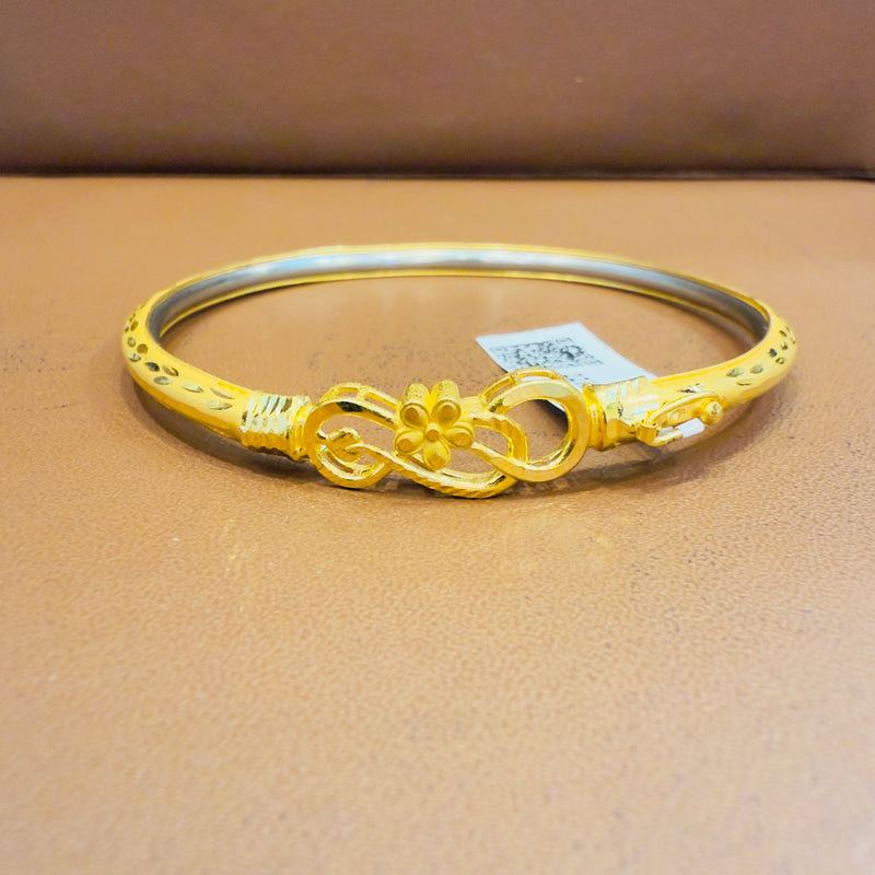 GOLD BRACELET NOA- (SIZE: 26) WGT: 5.920 GM APPROX BIS CERTIFIED HUID HALLMARK 22KT GOLD NOA BADHANO BANGLES 1 PIECE FOR WOMEN.