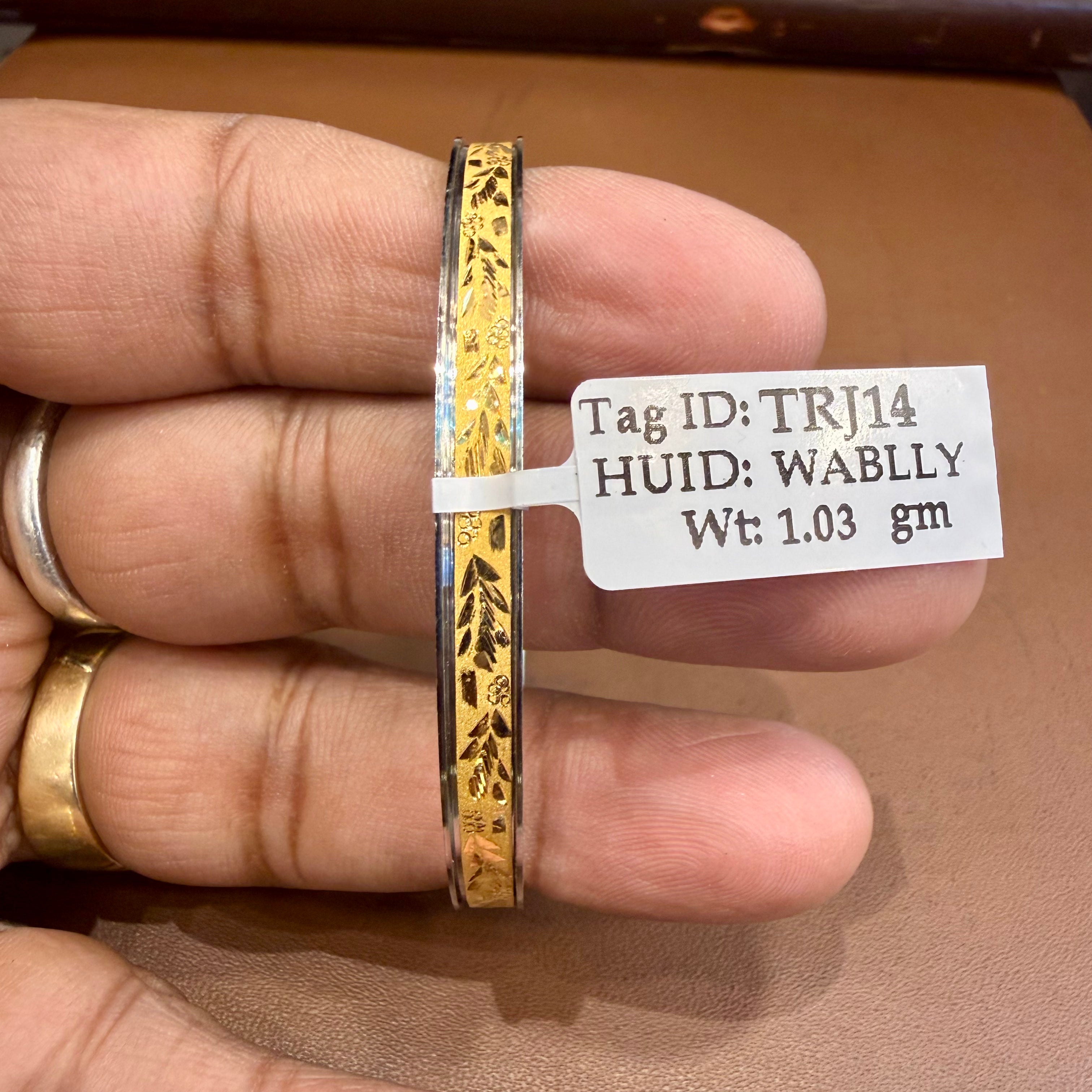 (GCN) - (SIZE: 25) WGT: 1.030 GM APPROX BIS CERTIFIED HUID HALLMARK 916 22KT GOLD NOA BADHANO 1 PIECE FOR WOMEN.