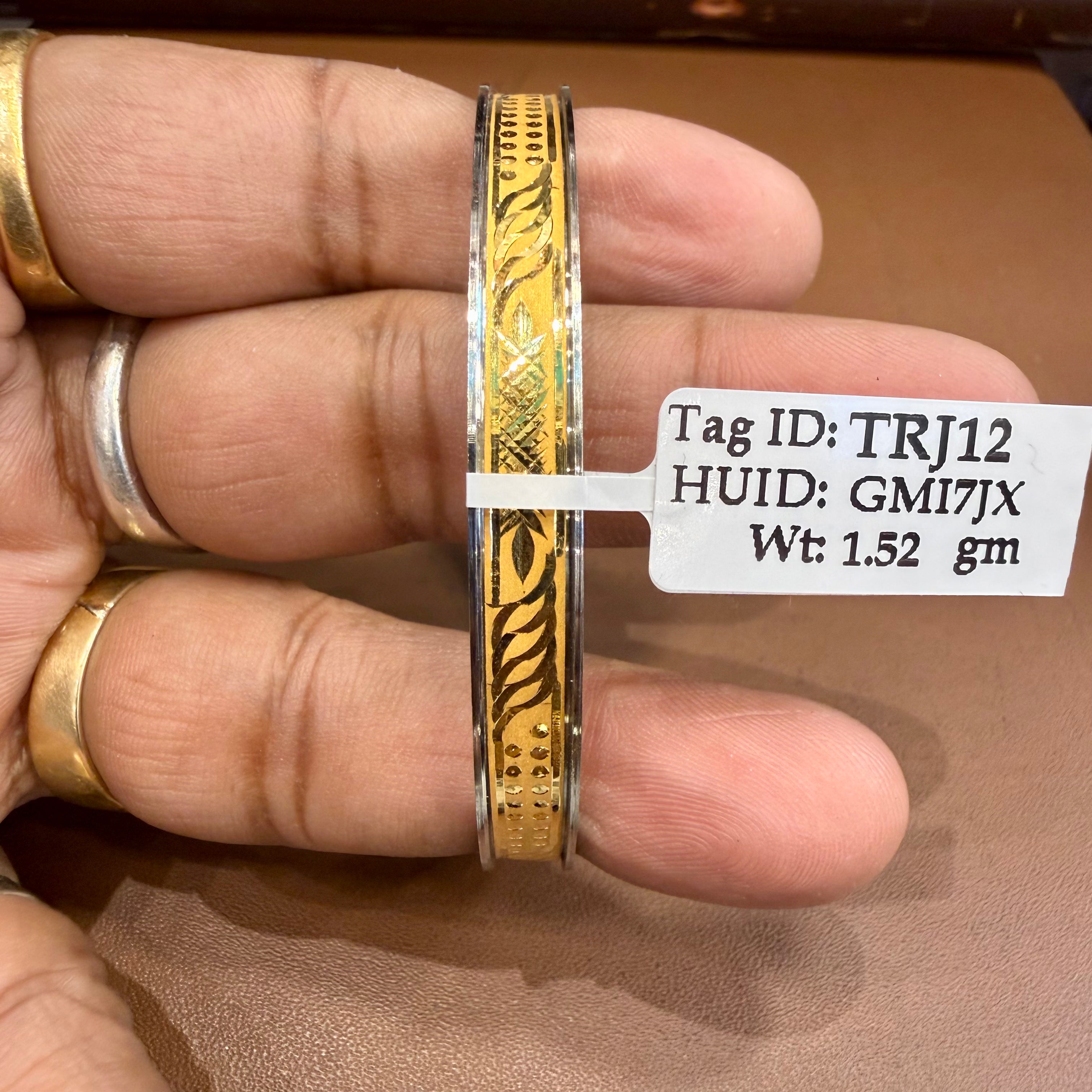 (GNC) - (SIZE: 27) WGT: 1.520 GM APPROX BIS CERTIFIED HUID HALLMARK 916 22KT GOLD NOA BADHANO 1 PIECE FOR WOMEN.