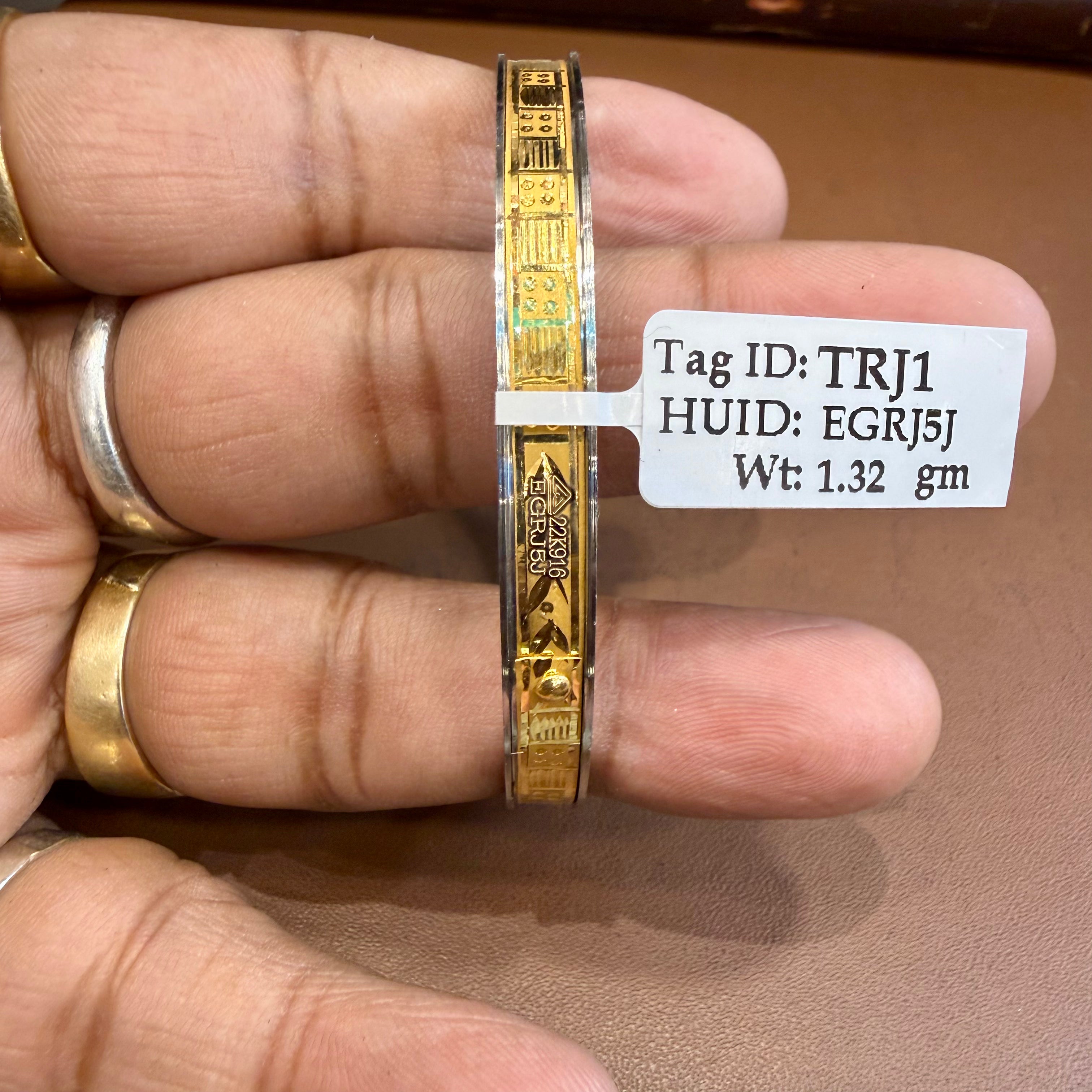 GOLD CHURI NOA - (SIZE: 25) WGT: 1.320 GM APPROX BIS CERTIFIED HUID HALLMARK 916 22KT GOLD NOA BADHANO 1 PIECE FOR WOMEN.
