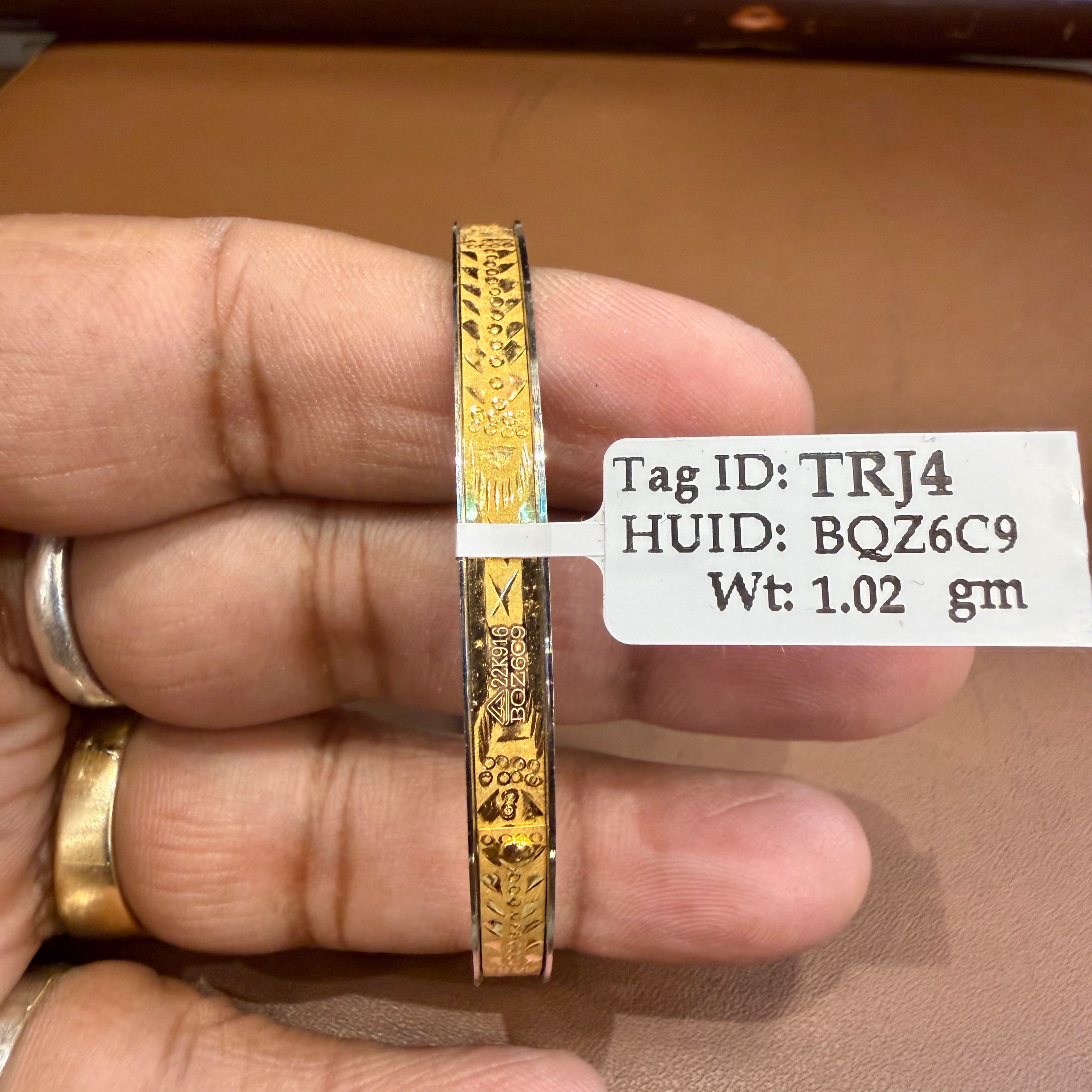 (GNC) - (SIZE: 24) WGT: 1.020 GM APPROX BIS CERTIFIED HUID HALLMARK 916 22KT GOLD NOA BADHANO 1 PIECE FOR WOMEN.