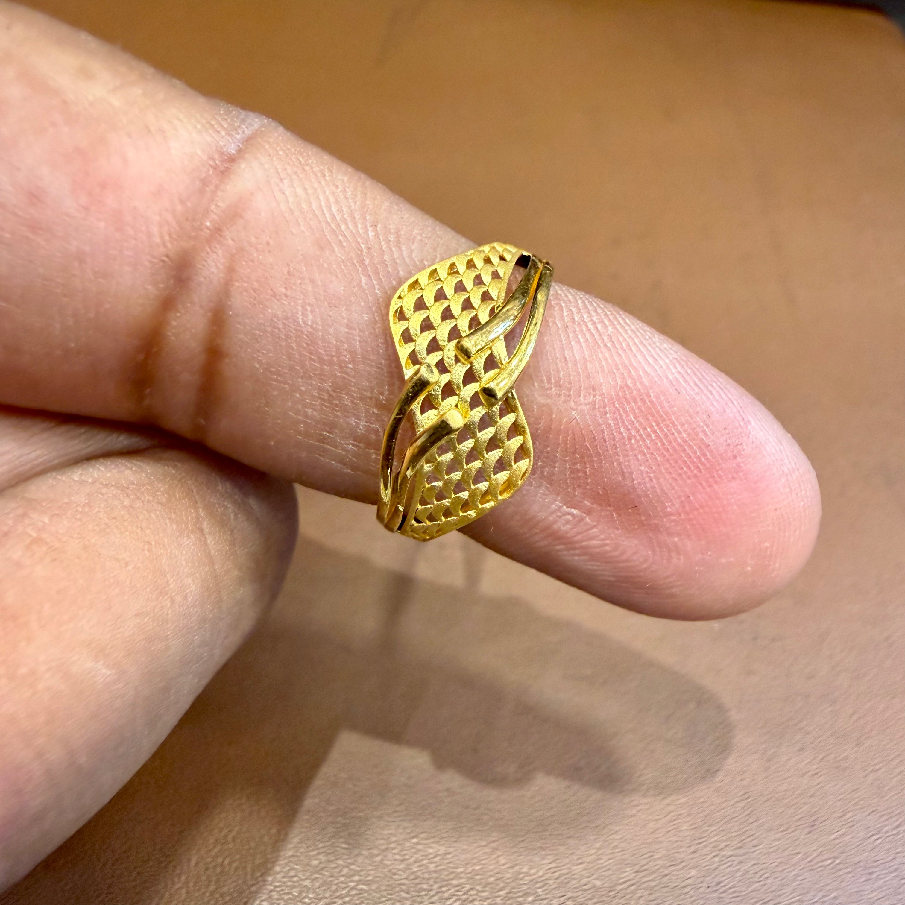 (GLFR) - (SIZE: 14) WGT: 1.620 GM APPROX BIS CERTIFIED HUID HALLMARK 916 22KT GOLD LADIES FINGER RING FOR WOMEN 1 PIECE.