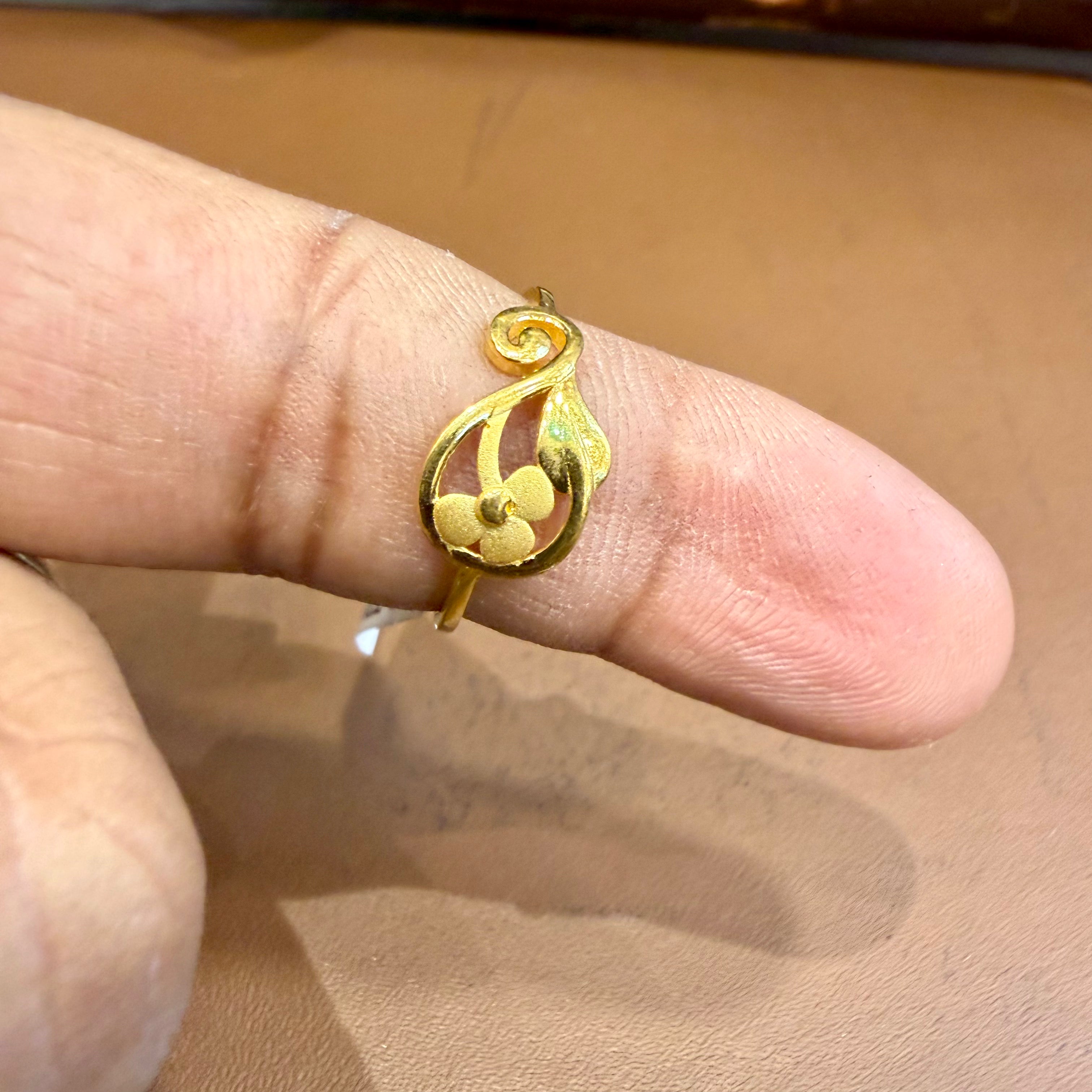 (GLFR) - (SIZE: 16) WGT: 1.410 GM APPROX BIS CERTIFIED HUID HALLMARK 916 22KT GOLD LADIES FINGER RING FOR WOMEN 1 PIECE.