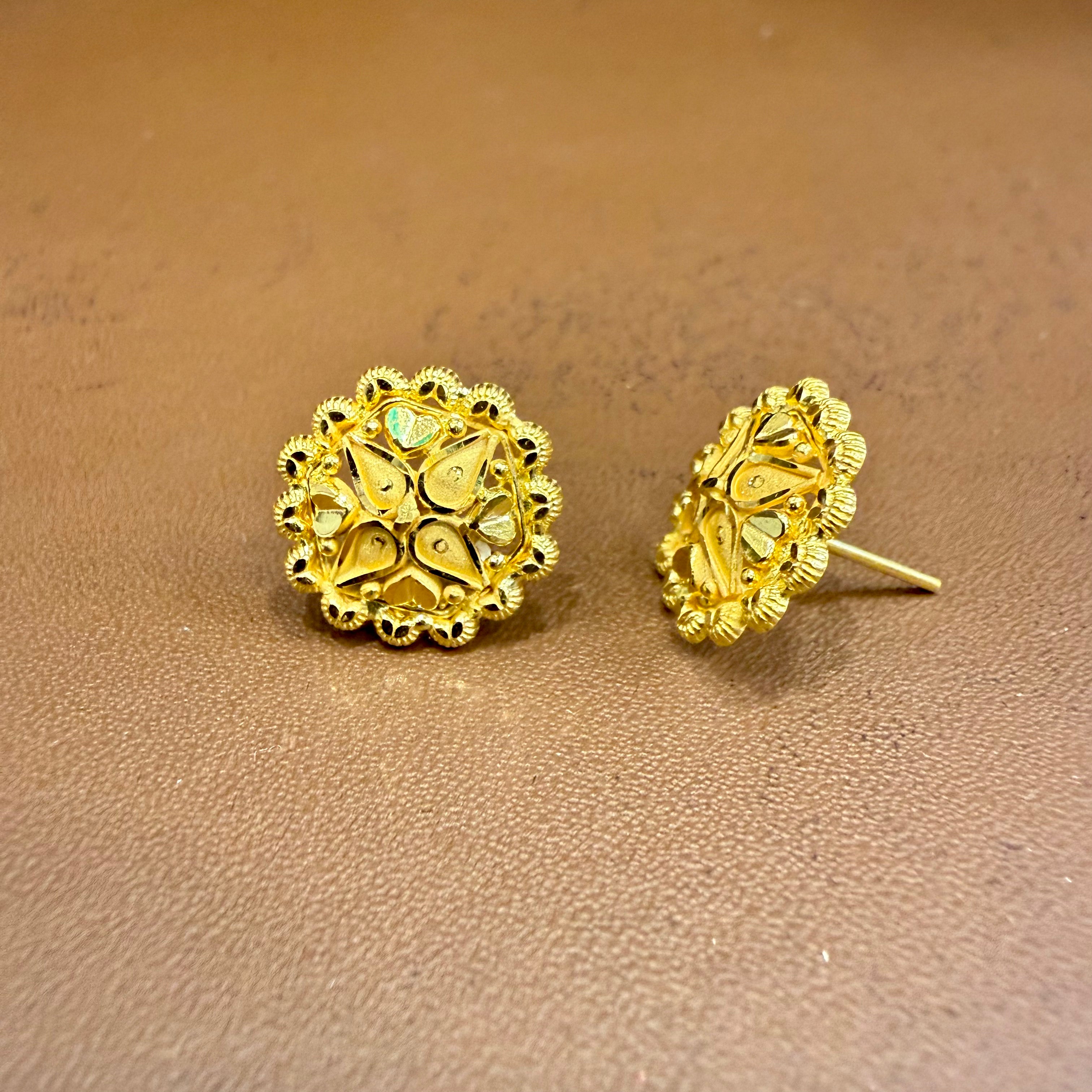 GOLD TOPS- WGT: 2.030 GM APPROX HUID HALLMARK 22KT 916 GOLD TOPS 1 PAIR FOR WOMEN.