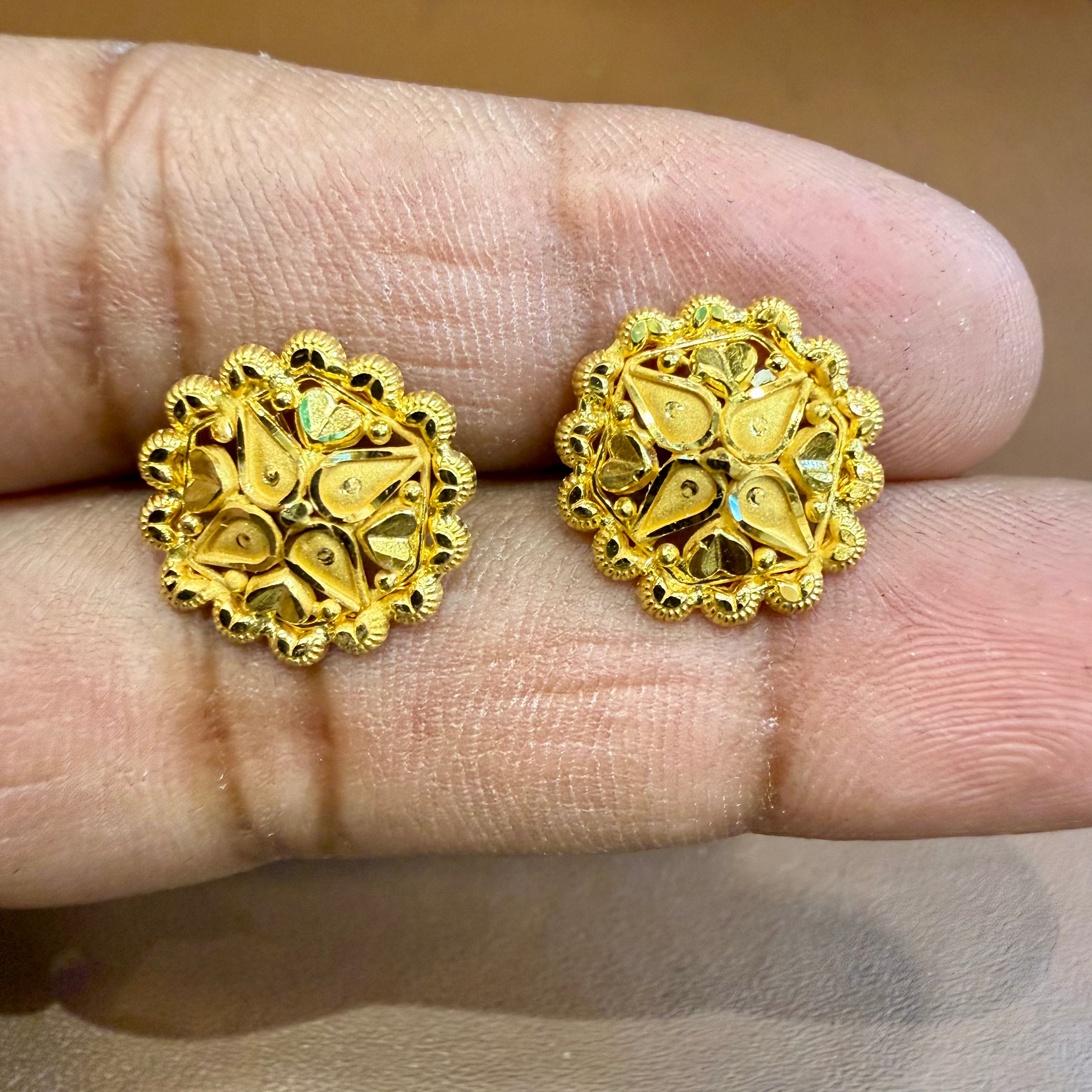 GOLD TOPS- WGT: 2.030 GM APPROX HUID HALLMARK 22KT 916 GOLD TOPS 1 PAIR FOR WOMEN.
