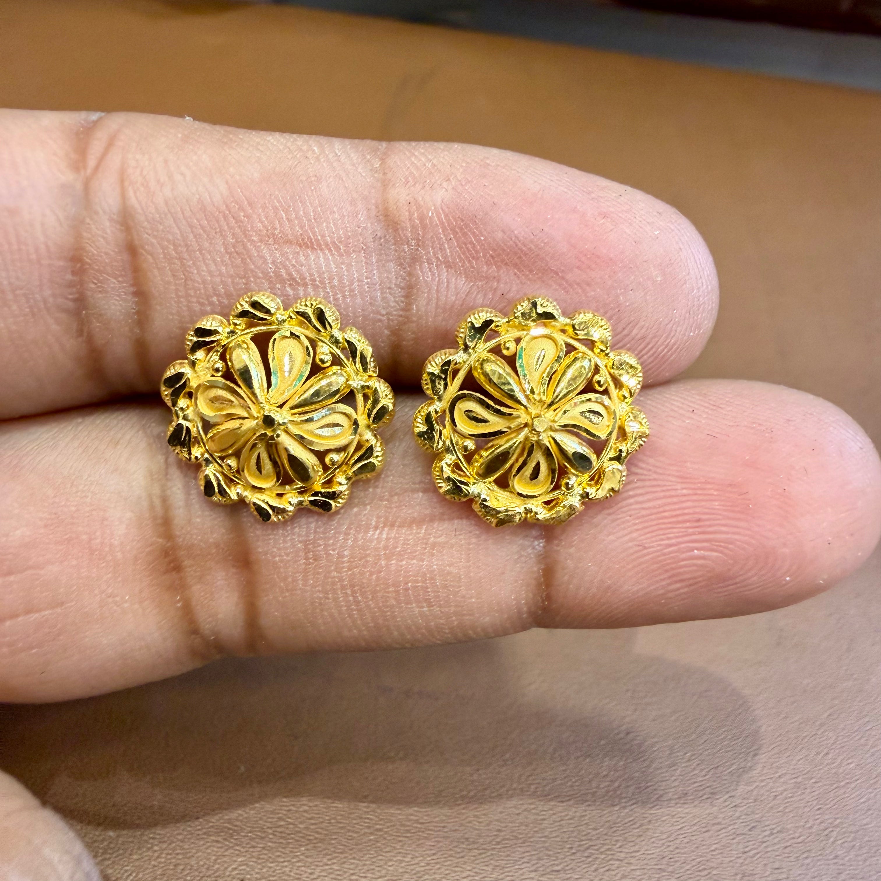 GOLD TOPS- (WGT: 2.040 GM APPROX) BIS CERTIFIED HUID HALLMARK 22KT 916 GOLD PASSA 1 PAIR FOR WOMEN.