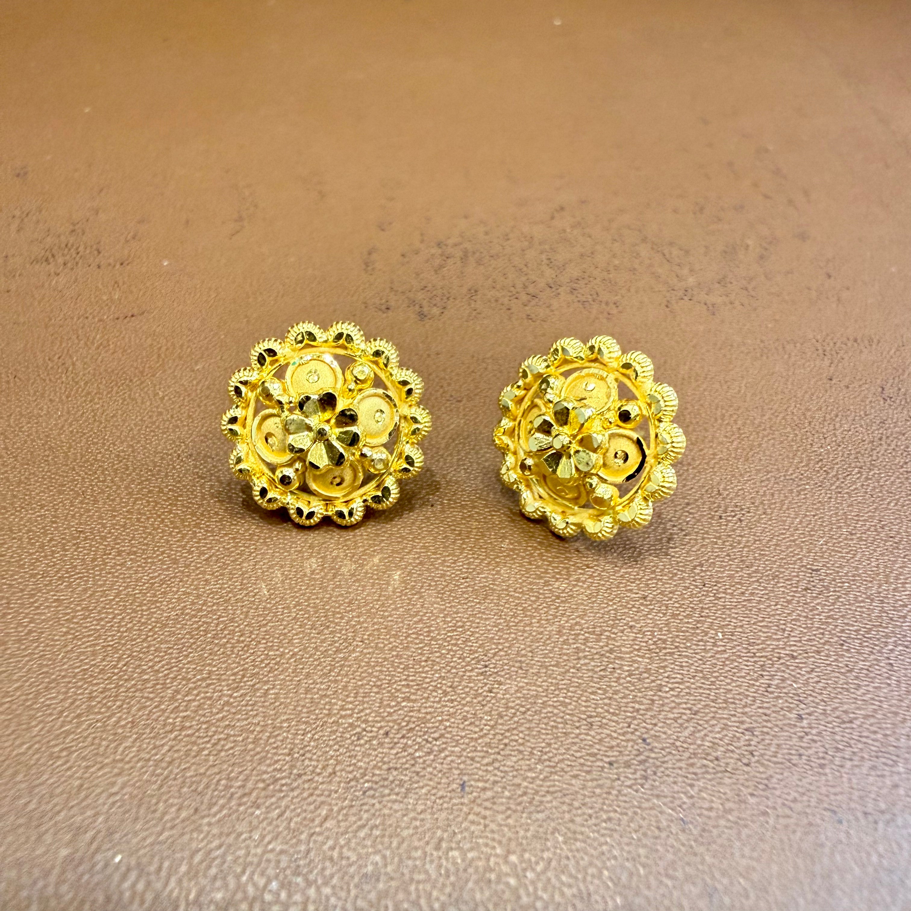 GOLD TOPS- WGT: 2.090 GM APPROX HUID HALLMARK 22KT 916 GOLD TOPS 1 PAIR FOR WOMEN.