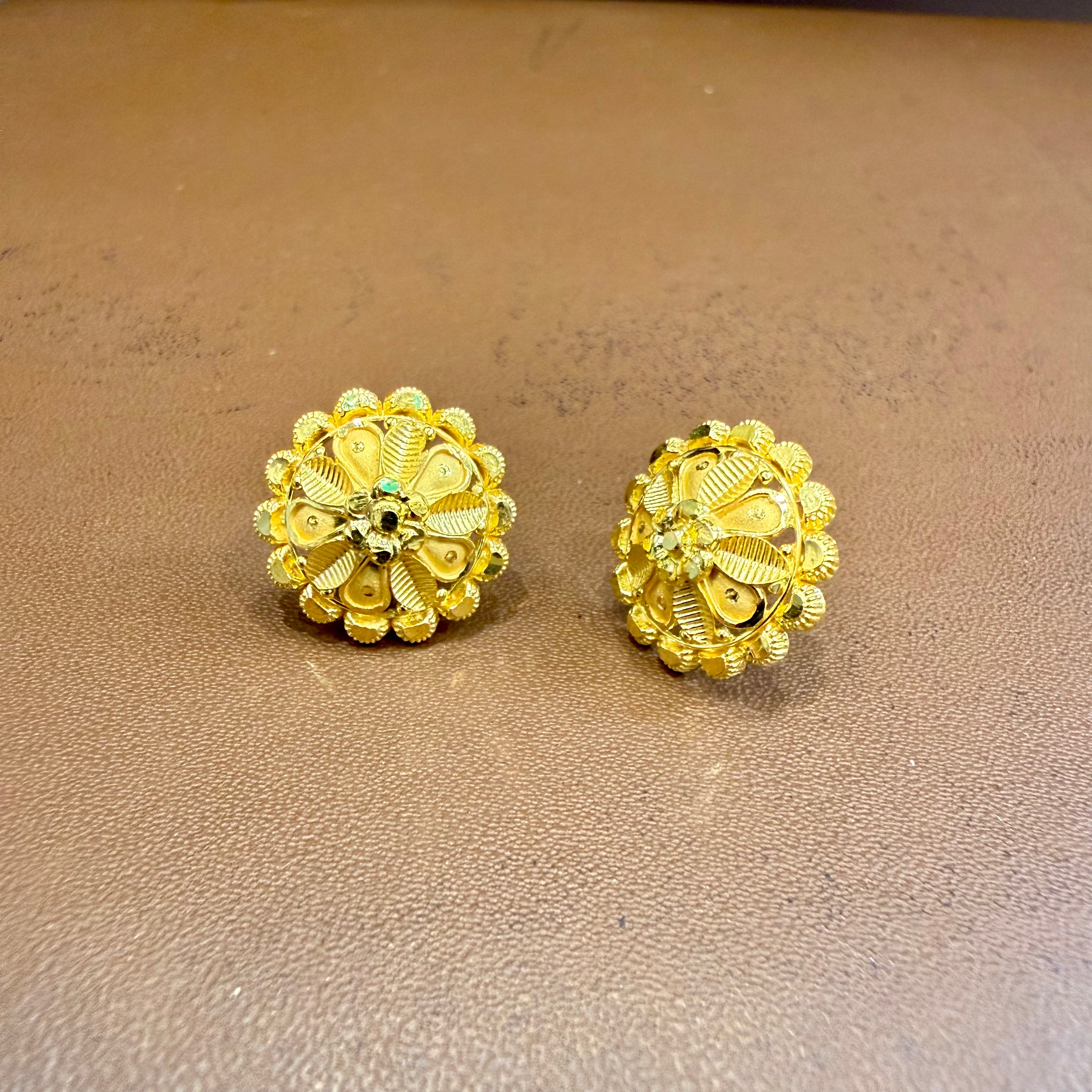 GOLD TOPS- WGT: 3.060 GM APPROX HUID HALLMARK 22KT 916 GOLD TOPS 1 PAIR FOR WOMEN.
