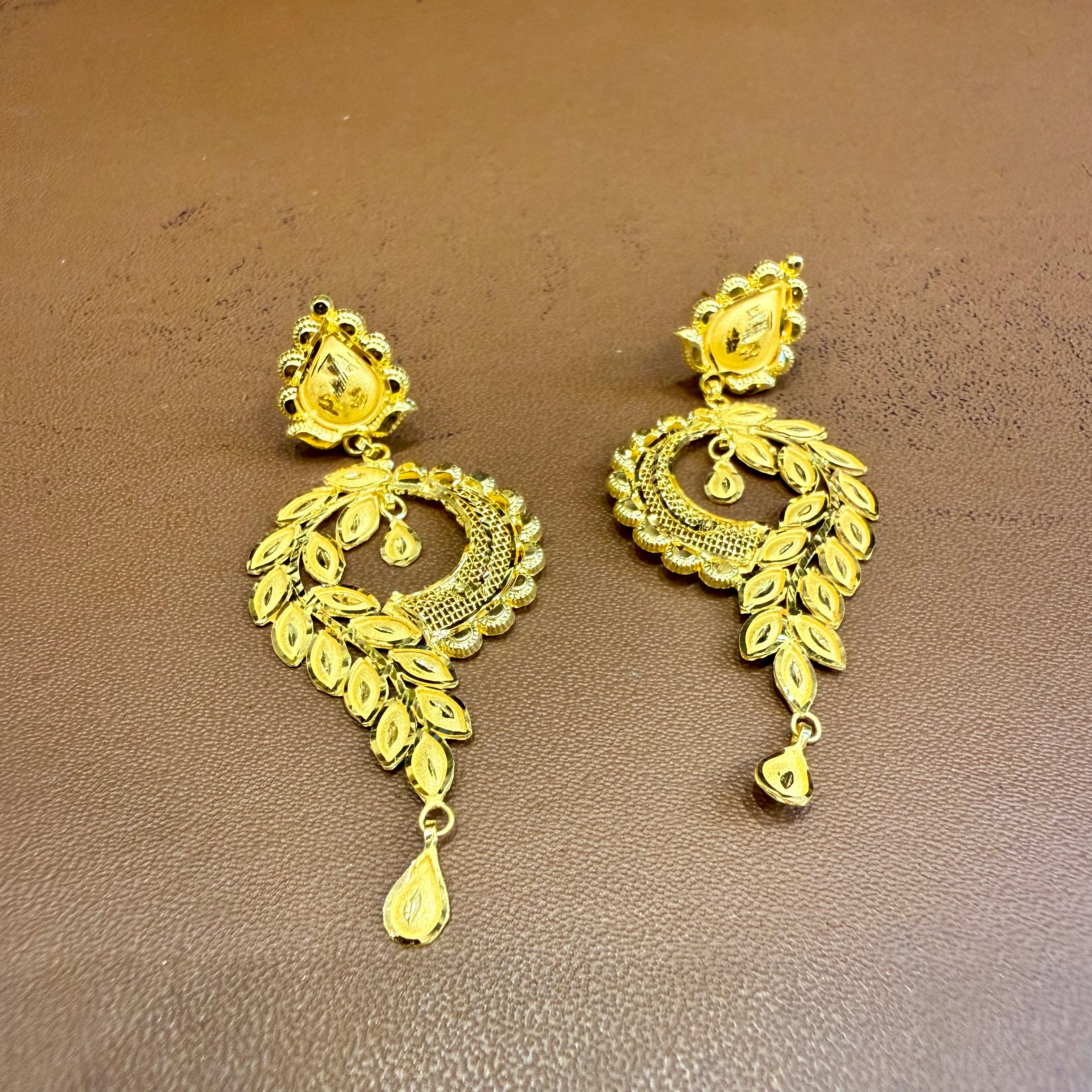 GOLD EARRINGS- WGT: 4.010 GM APPROX HUID HALLMARK 22KT 916 GOLD EARRINGS 1 PAIR FOR WOMEN.