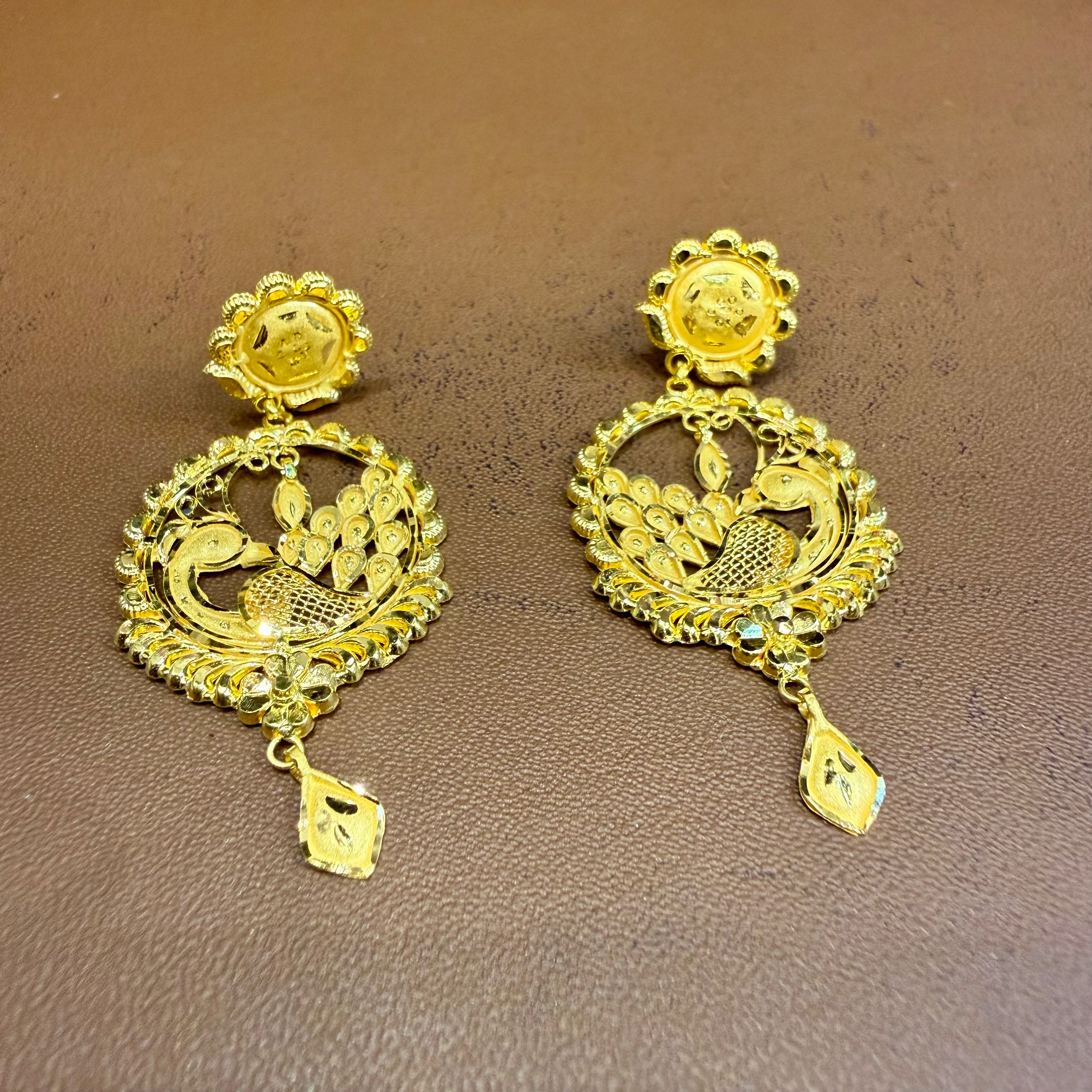 GOLD EARRINGS- WGT: 4.650 GM APPROX HUID HALLMARK 22KT 916 GOLD EARRINGS 1 PAIR FOR WOMEN.