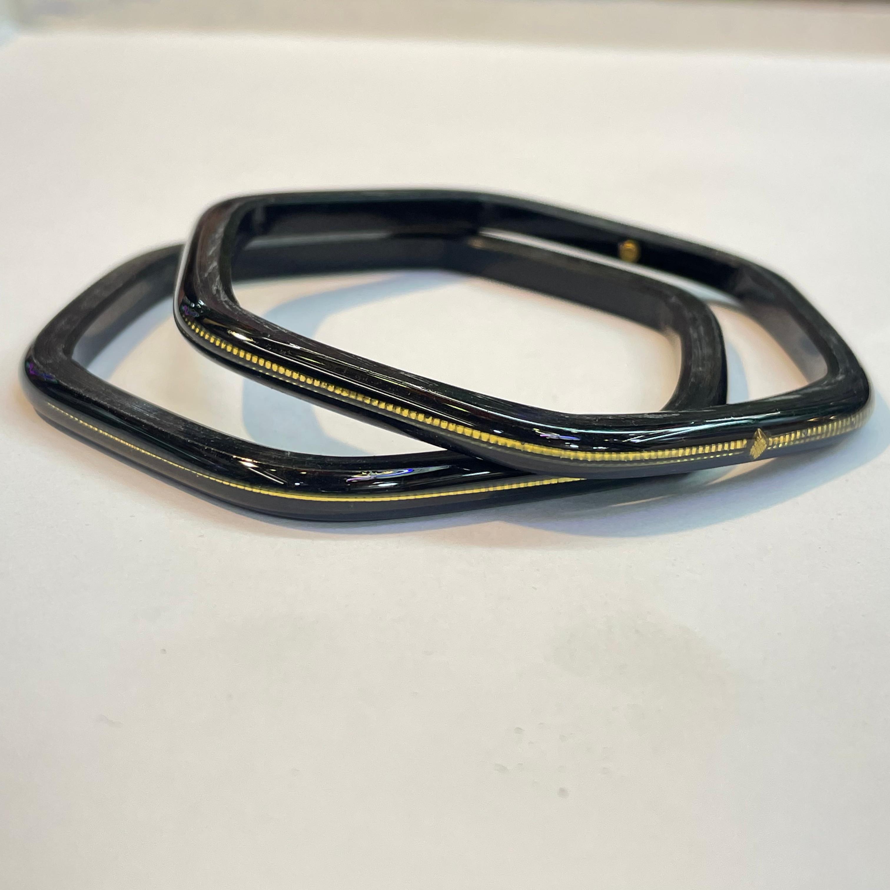 FOOTBALL BLACK HUID HALLMARK 22KT সোনার পোলা চুড়ি ভাইরাল পোলা (লেমিনেটেড) অ্যাপ। WGT: পিউরিটি কার্ডের সাথে 0.100 GM (ভবিষ্যত এক্সচেঞ্জ মূল্য RS 800) যেকোনো গহনা সহ